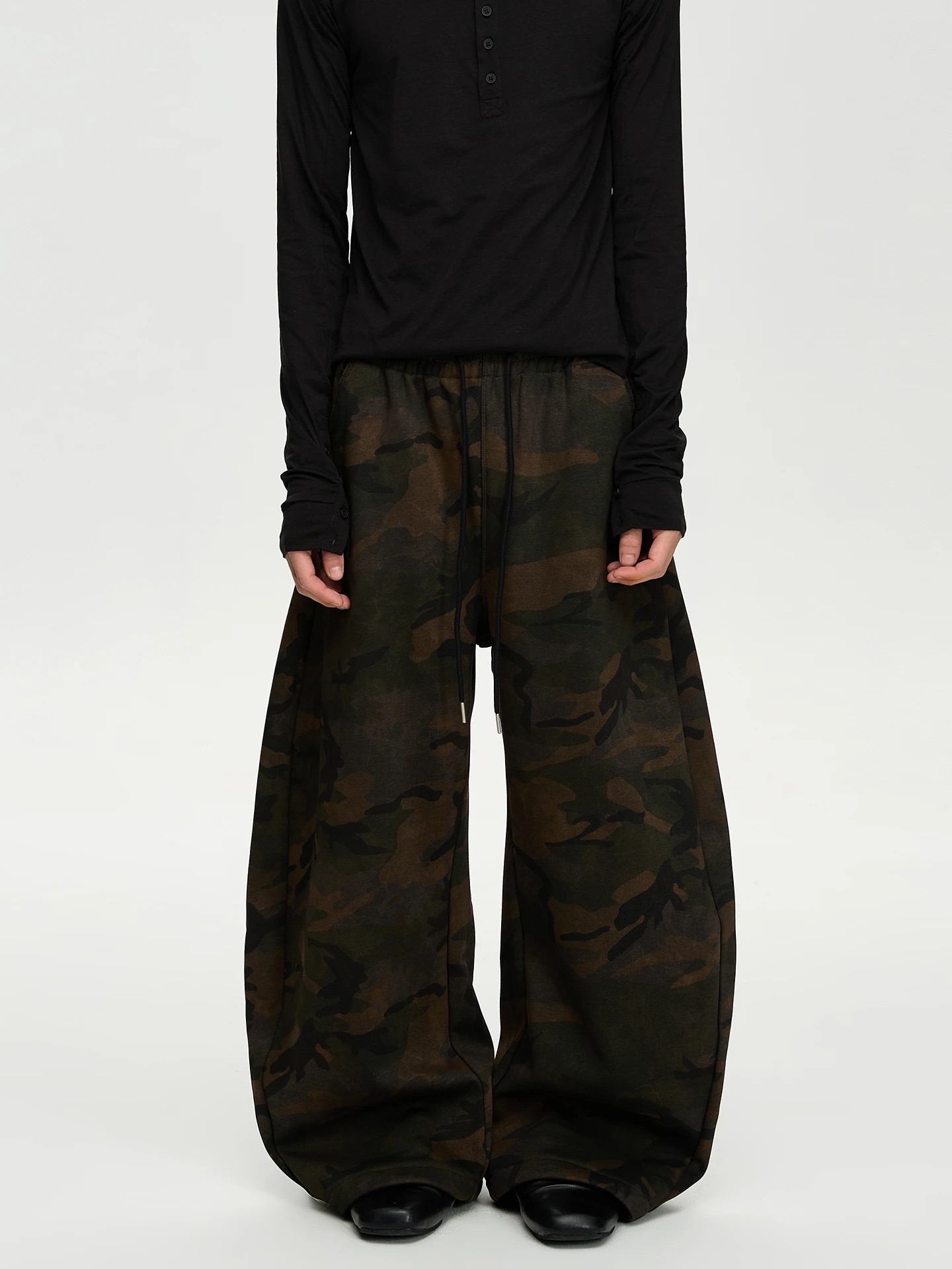 Мужские повседневные брюки в американском ретро-стиле с камуфляжным принтом, на флисовой подкладке, прямого кроя, с завязками, универсальные, свободного кроя, для повседневной носки
Мужские повседневные брюки в американском ретро-стиле с камуфляжным принтом, на флисовой подкладке, прямого кроя, с завязками, универсальные, свободного кроя, для повседневной носки