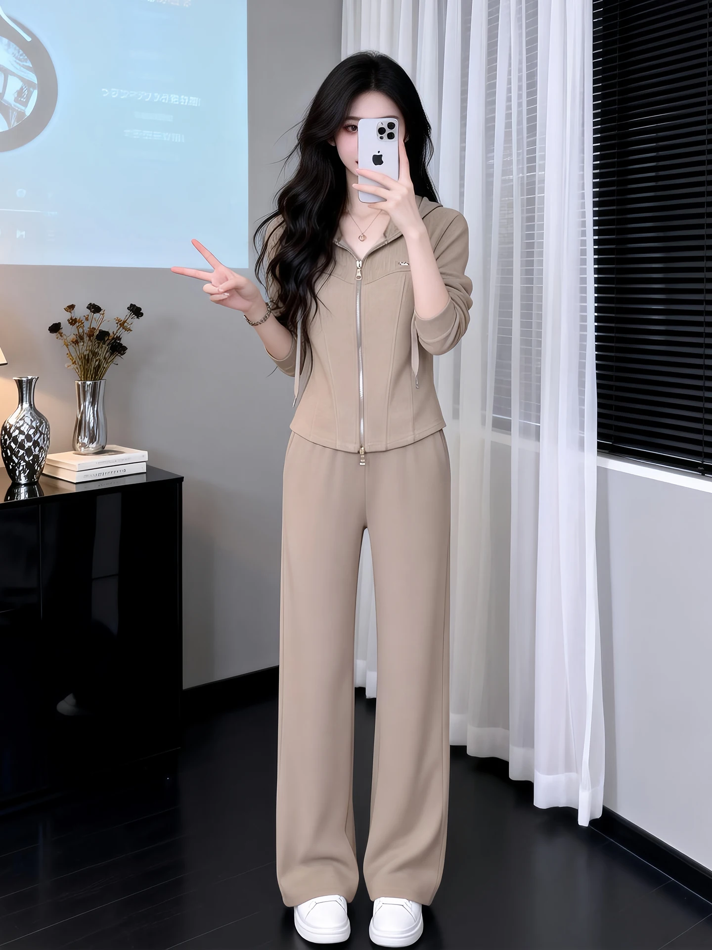 Casual Sportswear Set Women Spring Autumn New Fashionable Hoodie Slim Wide Leg Pants Two Piece Set Comfortable High Waist
Casual Sportswear Set Women Spring Autumn New Fashionable Hoodie Slim Wide Leg Pants Two Piece Set Comfortable High Waist