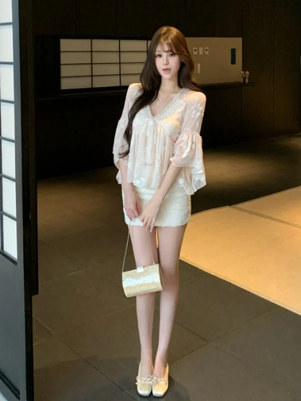 Sexy Pure Desire Half-length V-neck Two-piece Set Short Skirt Comfortable Mid-weight Autumn Fashion for Young Women
Sexy Pure Desire Half-length V-neck Two-piece Set Short Skirt Comfortable Mid-weight Autumn Fashion for Young Women