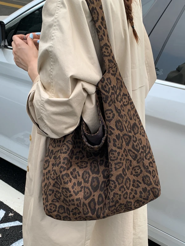 Laid-ba Leopard Print Women's oulder Bag Versatile Tote Bag Simple Retro Commuter Bag American Vintage Sle Handbag
Laid-ba Leopard Print Women's oulder Bag Versatile Tote Bag Simple Retro Commuter Bag American Vintage Sle Handbag