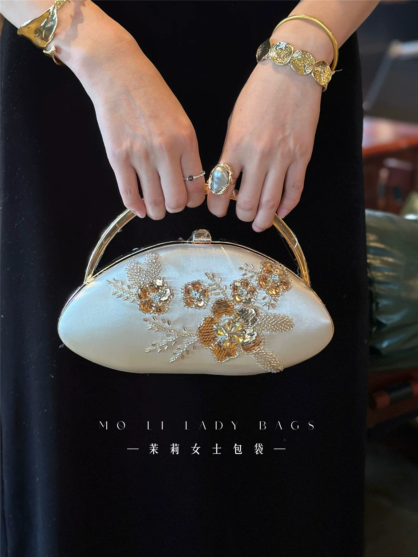 Glitter Sequins Luxury Satin Clutch Purse Fashion Embroidery Floral Women Handbag Wedding Party Banquet Bag Crossbody Bag
Glitter Sequins Luxury Satin Clutch Purse Fashion Embroidery Floral Women Handbag Wedding Party Banquet Bag Crossbody Bag