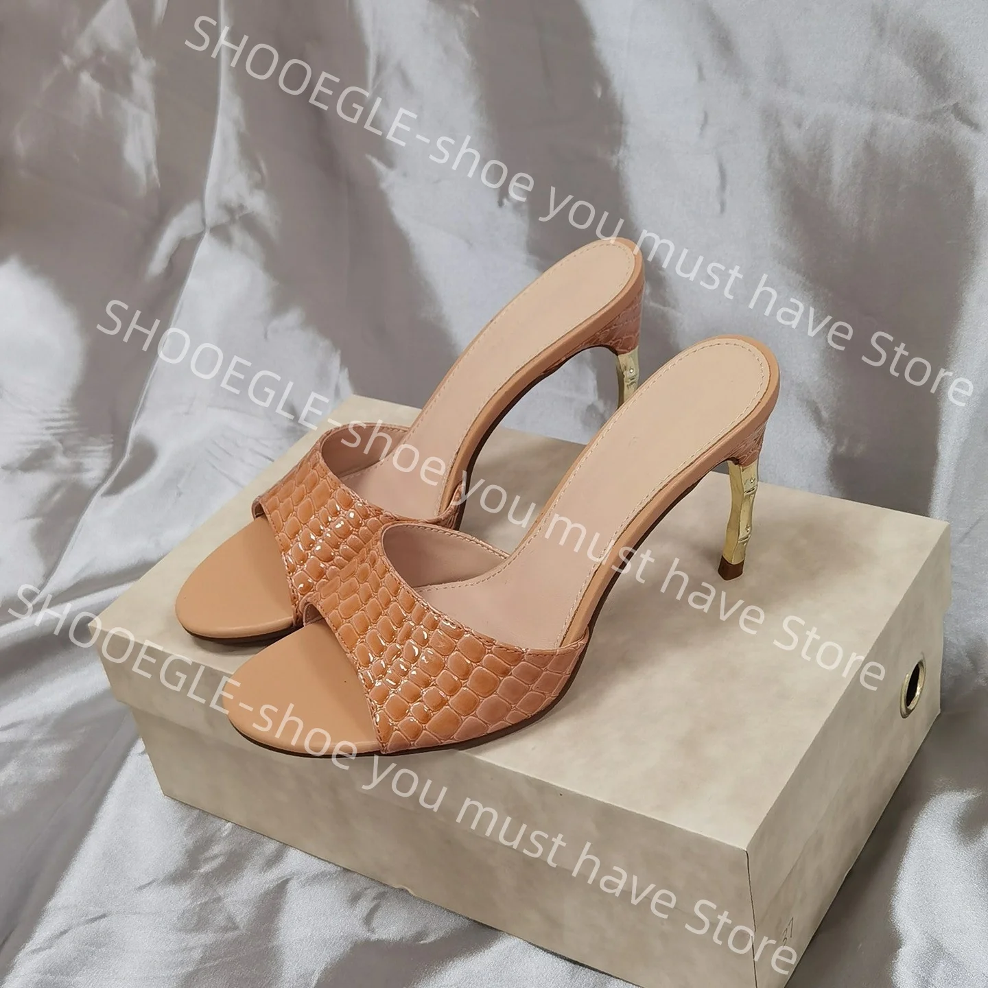 Women's Nude Crocodile Embossed Faux Leather Open-Toe Low Kitten Heel Mules Modern Retro Ladies Daily Office Casual Slippers
Women's Nude Crocodile Embossed Faux Leather Open-Toe Low Kitten Heel Mules Modern Retro Ladies Daily Office Casual Slippers