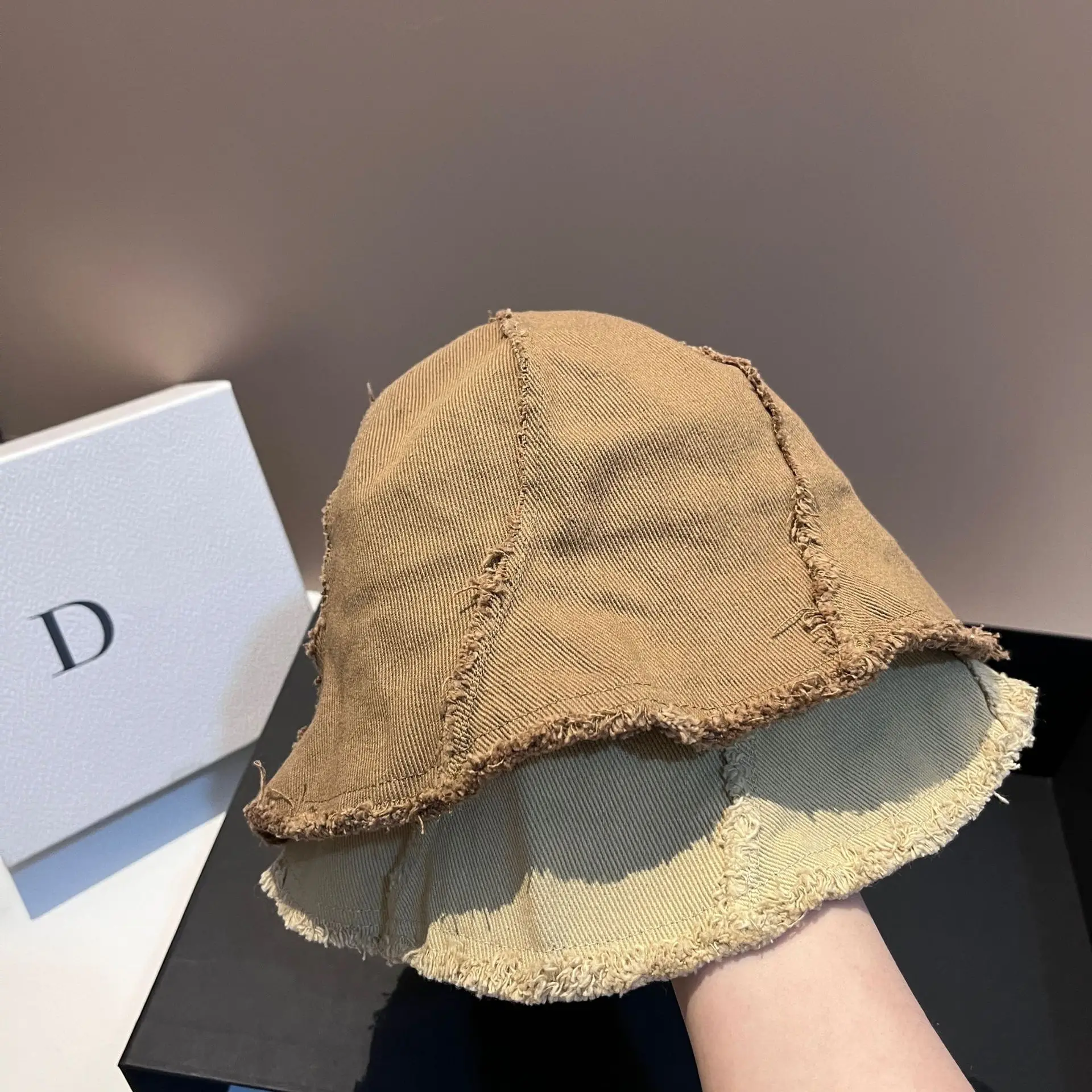 2025 Trendy Fringed Bucket Hat - Small Basin Style for Spring Summer, Outdoor Versatile Face Covering High Cold Fashion Hat
2025 Trendy Fringed Bucket Hat - Small Basin Style for Spring Summer, Outdoor Versatile Face Covering High Cold Fashion Hat