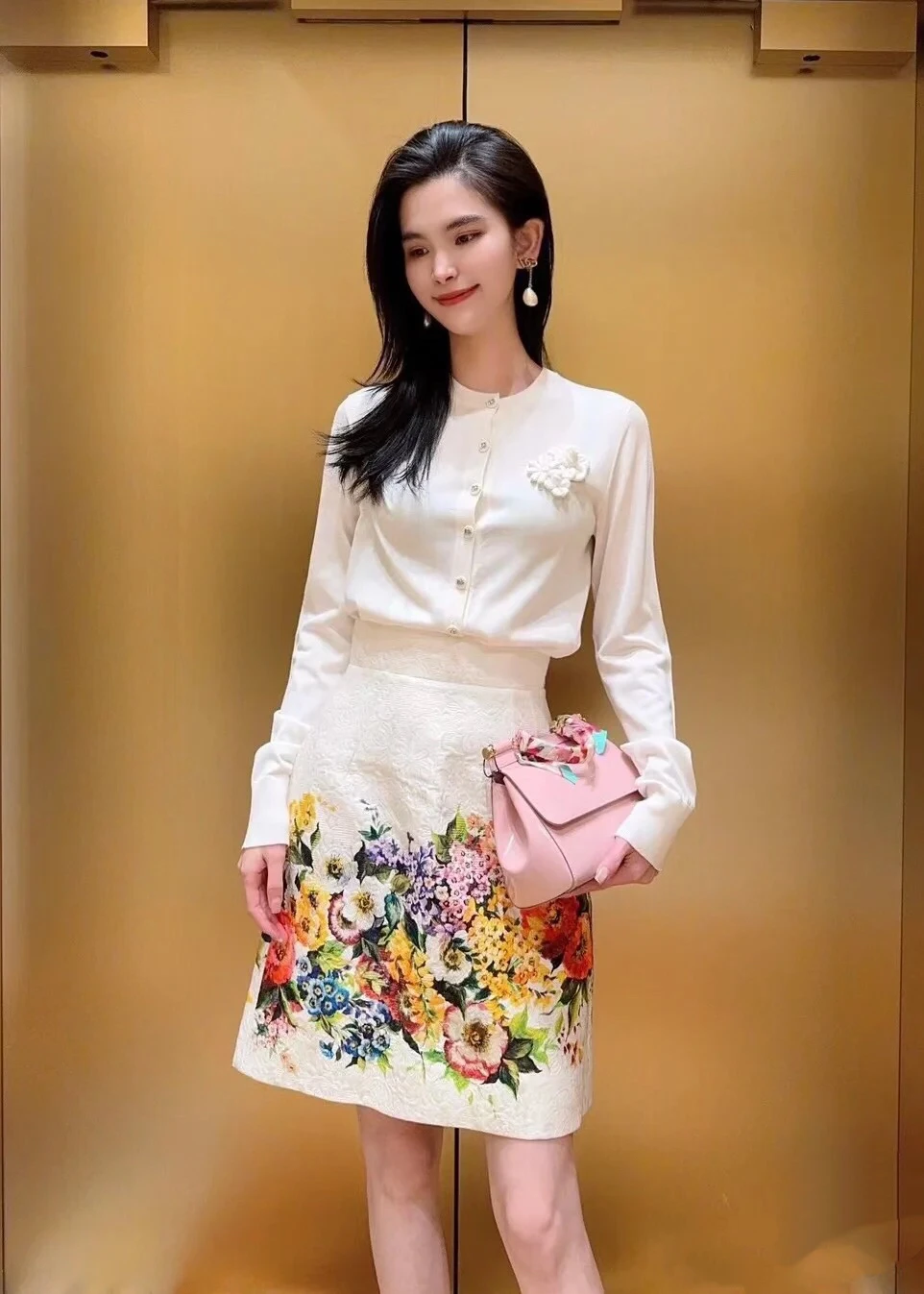 Luxury Silk Jacquard Mini Pencil Skirt Women Vintage Withe Short Retro Office Party Wear
Luxury Silk Jacquard Mini Pencil Skirt Women Vintage Withe Short Retro Office Party Wear