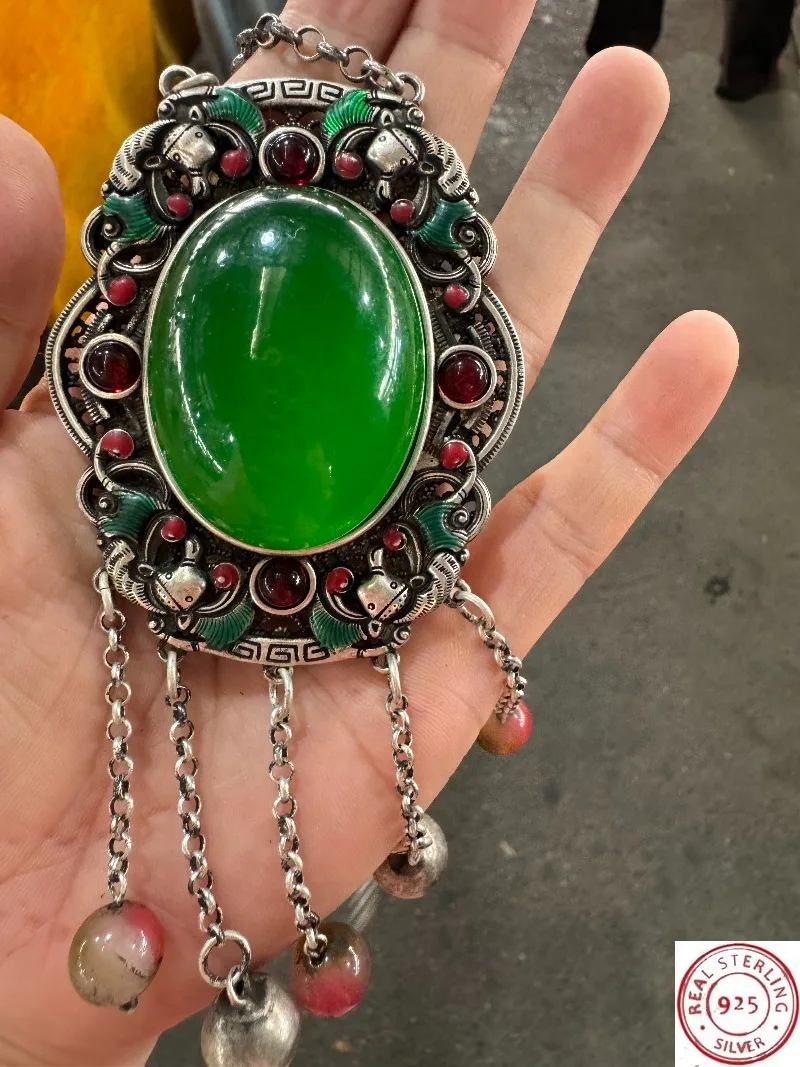 Vintage Tibetan Silver Cloisonné Red Gem Tassel Pendant, Retro Ethnic Chinese Jewelry with Bells
Vintage Tibetan Silver Cloisonné Red Gem Tassel Pendant, Retro Ethnic Chinese Jewelry with Bells