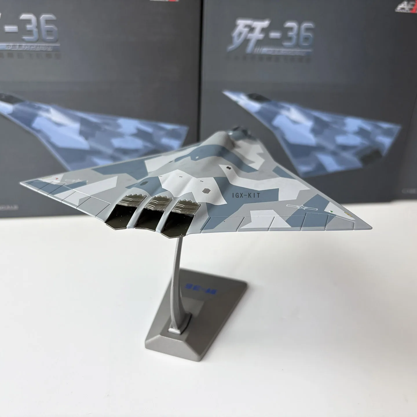 Масштаб 1:144, китайский 6-й J36 J-36, вырезанный трещин, военная модель, реактивный самолет, покрытие из сплава, готовый истребитель, игрушка в подарок
Масштаб 1:144, китайский 6-й J36 J-36, вырезанный трещин, военная модель, реактивный самолет, покрытие из сплава, готовый истребитель, игрушка в подарок