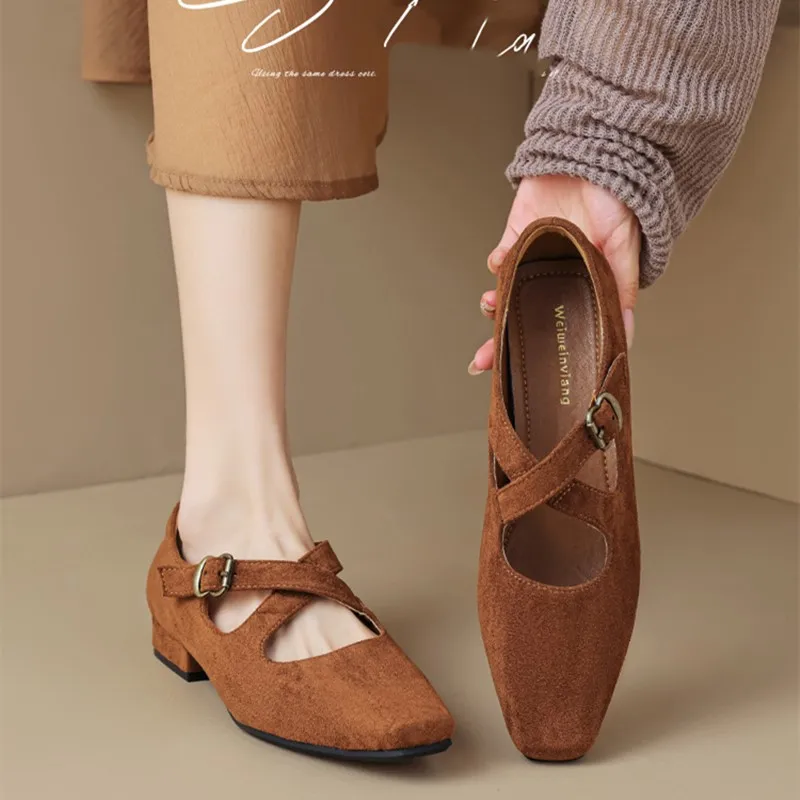 DIMANYU Pointed-toe Ballet Shoes Women's 2025 New Suede Cross-buckle Ladies Shoes Vintage Large Size Maryan Jane Shoes Women
DIMANYU Pointed-toe Ballet Shoes Women's 2025 New Suede Cross-buckle Ladies Shoes Vintage Large Size Maryan Jane Shoes Women