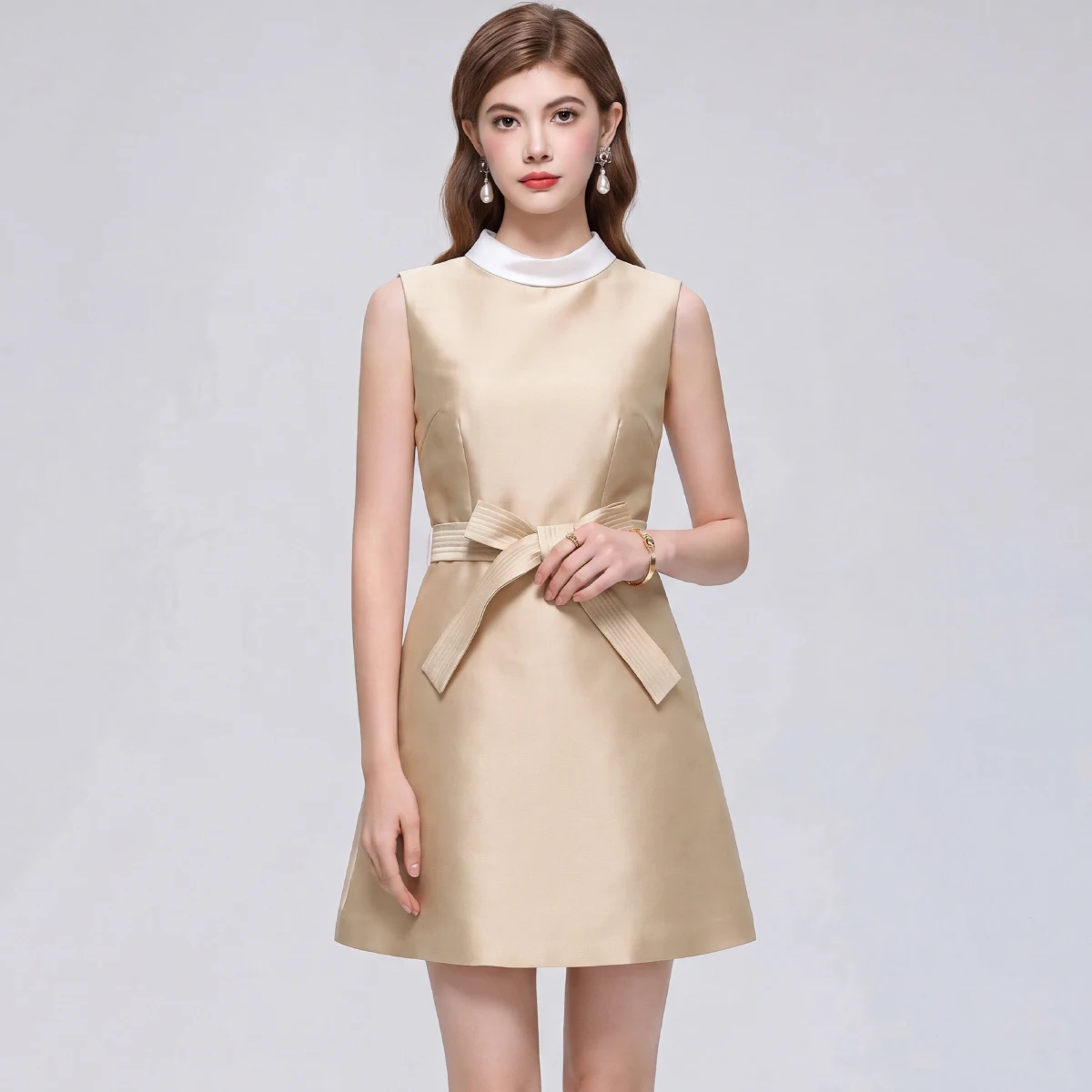 Luxury Beige Sleeveless Dress Women O-Neck Bowknot Sash A-Line Dress Elegant Party Club Vestidos Vintage Cocktail Mini Dress
Luxury Beige Sleeveless Dress Women O-Neck Bowknot Sash A-Line Dress Elegant Party Club Vestidos Vintage Cocktail Mini Dress