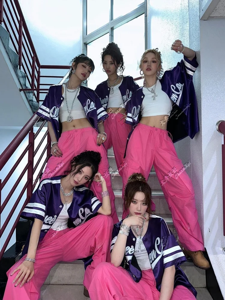 Loose Performance Outfit Set for Female Dance Teams Korean Hip Hop Jazz Dance Props Street Style Dance Performance Clothes
Loose Performance Outfit Set for Female Dance Teams Korean Hip Hop Jazz Dance Props Street Style Dance Performance Clothes