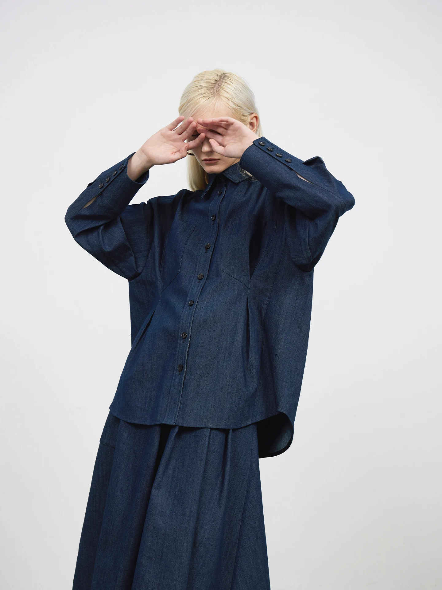 Джинсовая куртка-рубашка оверсайз с эффектом утяжки талии и длинными рукавами от MeeMeeLab, из невыцветающей смеси хлопка и полиэстера, комфортная посадка
Джинсовая куртка-рубашка оверсайз с эффектом утяжки талии и длинными рукавами от MeeMeeLab, из невыцветающей смеси хлопка и полиэстера, комфортная посадка