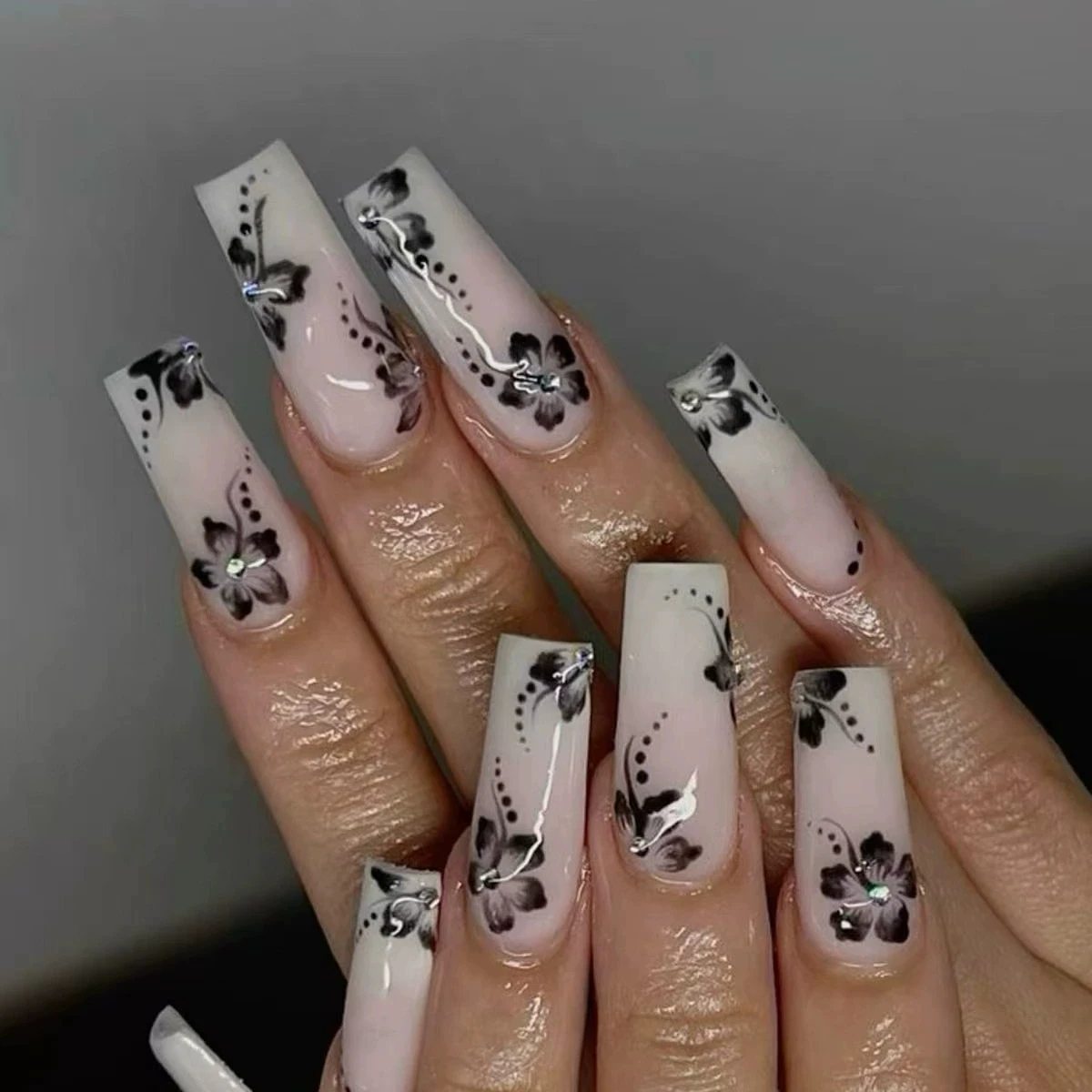 24pcs Ink Flower Fake Nails With Design Press On Nails Diamond Long Square Ins Style Nude Color False Nails Ballerina Wearable
24pcs Ink Flower Fake Nails With Design Press On Nails Diamond Long Square Ins Style Nude Color False Nails Ballerina Wearable