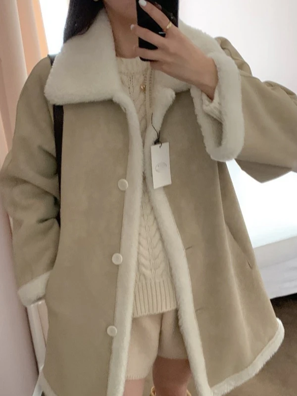 Двусторонняя одежда в стиле ретро, кожаное меховое интегрированное пальто средней длины, женское шикарное модное хлопковое пальто с отложным воротником
Двусторонняя одежда в стиле ретро, кожаное меховое интегрированное пальто средней длины, женское шикарное модное хлопковое пальто с отложным воротником