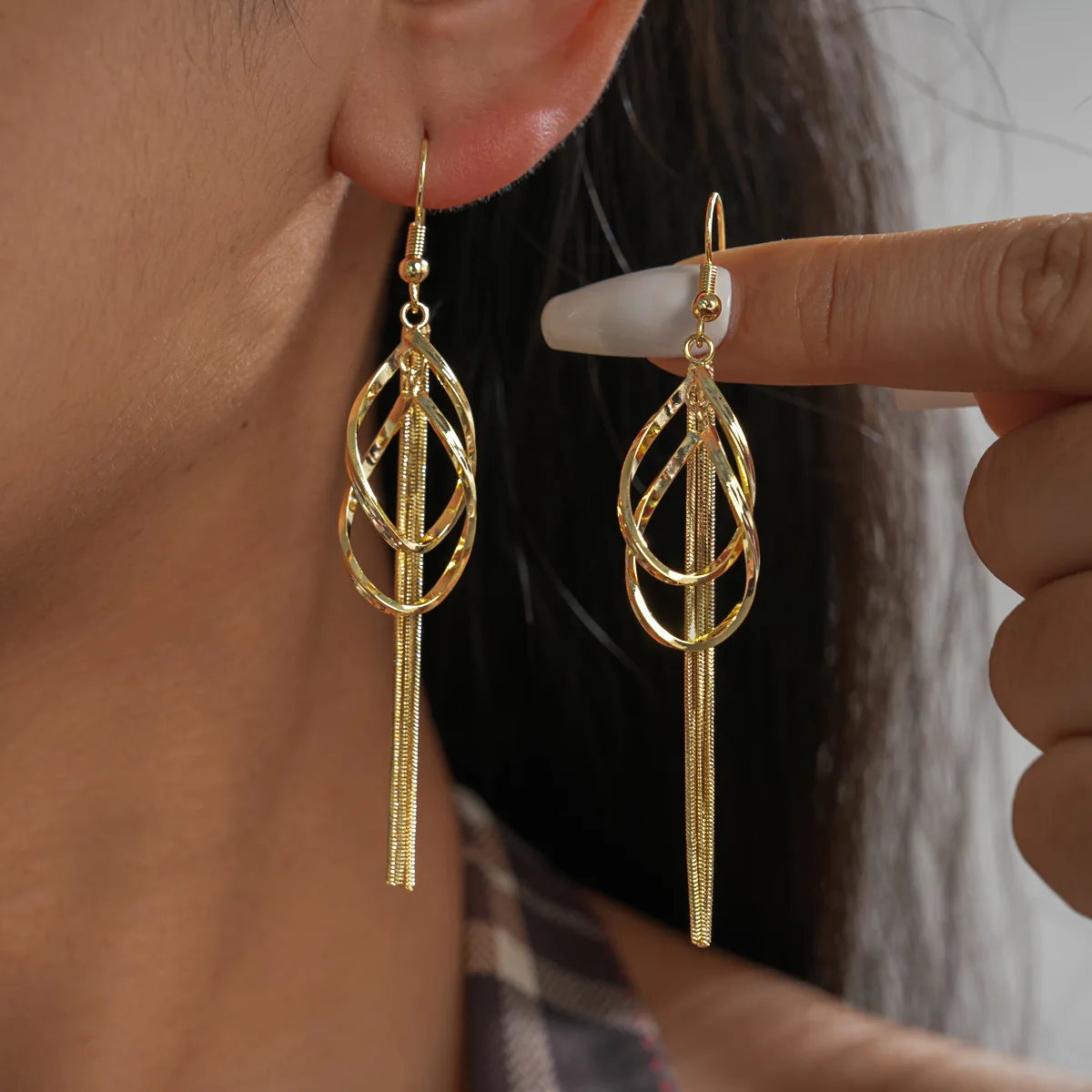 Gold Color Hollow Out Oval Drop Earrings for Women Girls Geometric Layered Long Tassel Ear Hooks Fashion Punk Jewelry Party
Gold Color Hollow Out Oval Drop Earrings for Women Girls Geometric Layered Long Tassel Ear Hooks Fashion Punk Jewelry Party
