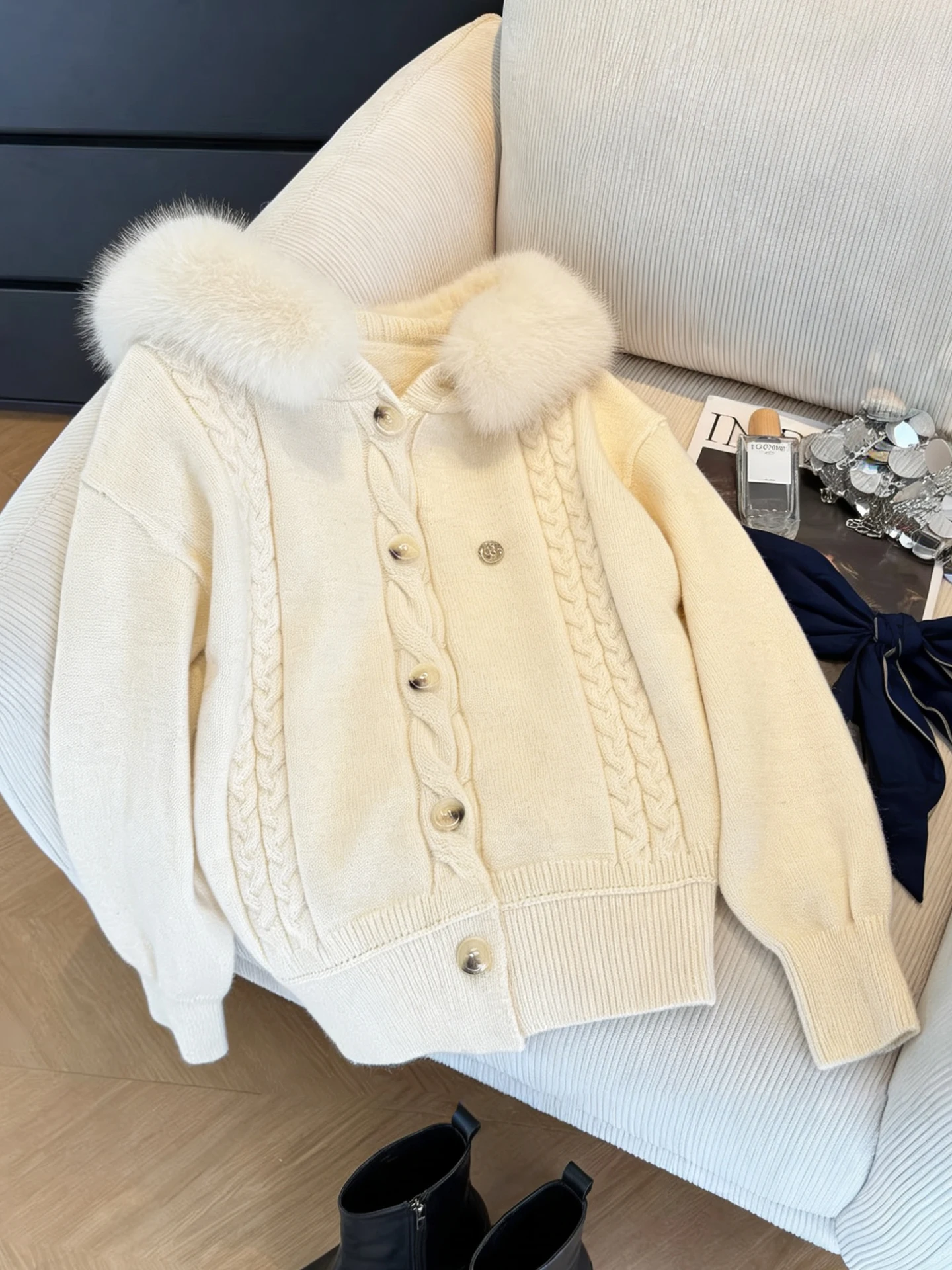 Ele Gentle Sle женская вязаная шапка пальто с меховым воротником весна осень корейский ленивый утягивающий универсальный длинный топ све
Ele Gentle Sle женская вязаная шапка пальто с меховым воротником весна осень корейский ленивый утягивающий универсальный длинный топ све