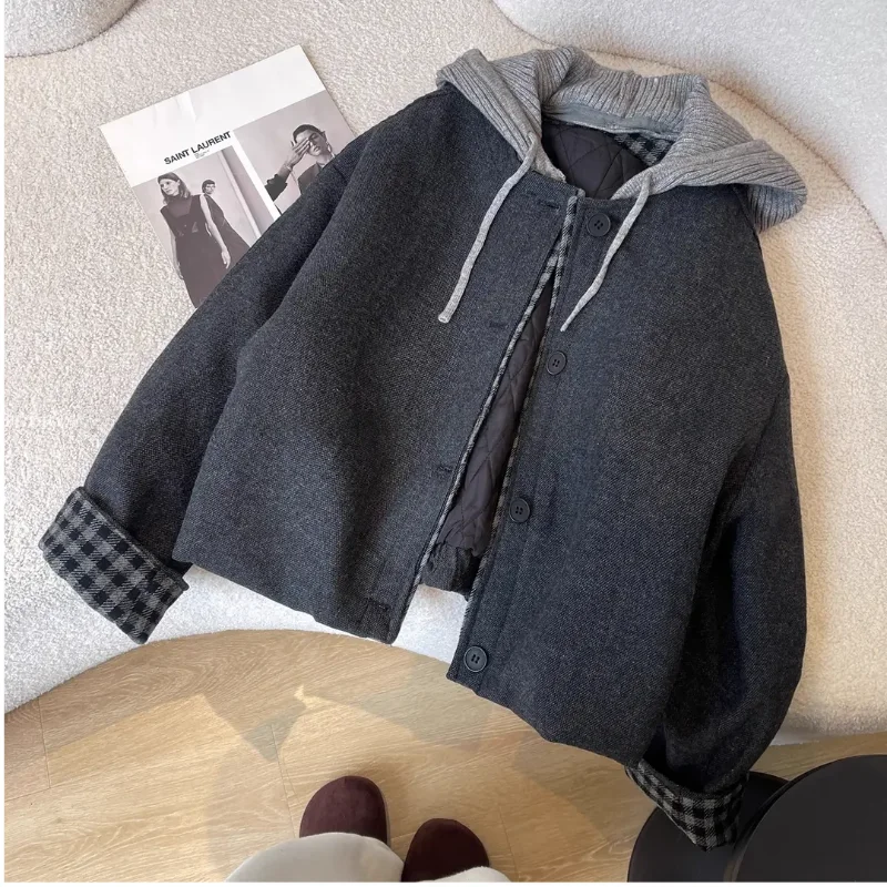 Утепленная хлопковая куртка с капюшоном для женщин: повседневный стиль, модный дизайн, универсальная модель для осени и зимы. Новинка!
Утепленная хлопковая куртка с капюшоном для женщин: повседневный стиль, модный дизайн, универсальная модель для осени и зимы. Новинка!