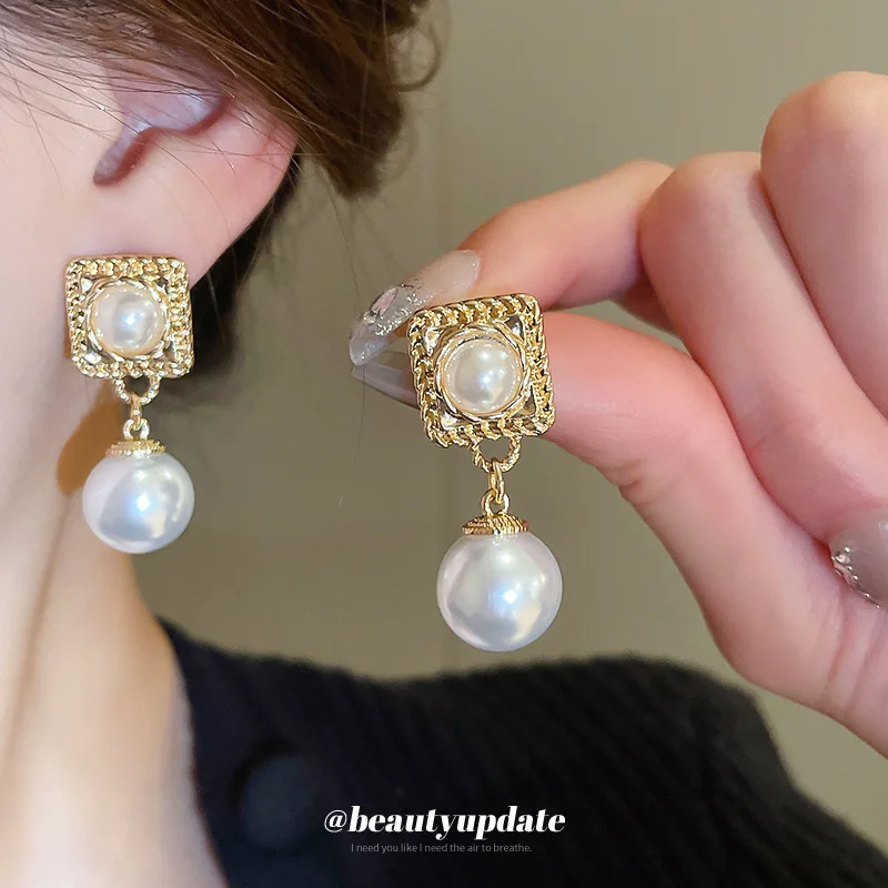 Silver Needle Medieval Vintage Artificial Pearl Earrings for Women Niche Versatile Earrings Light Luxury High-end Earrings
Silver Needle Medieval Vintage Artificial Pearl Earrings for Women Niche Versatile Earrings Light Luxury High-end Earrings