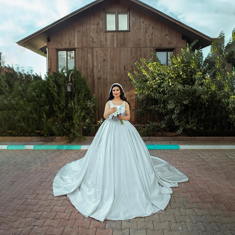 Luxury Wedding Dresses Sleeveless Halter Ball Gown for Bride Dress with Beading Sweep Train Plus Size Bridal Gowns Customized
Luxury Wedding Dresses Sleeveless Halter Ball Gown for Bride Dress with Beading Sweep Train Plus Size Bridal Gowns Customized