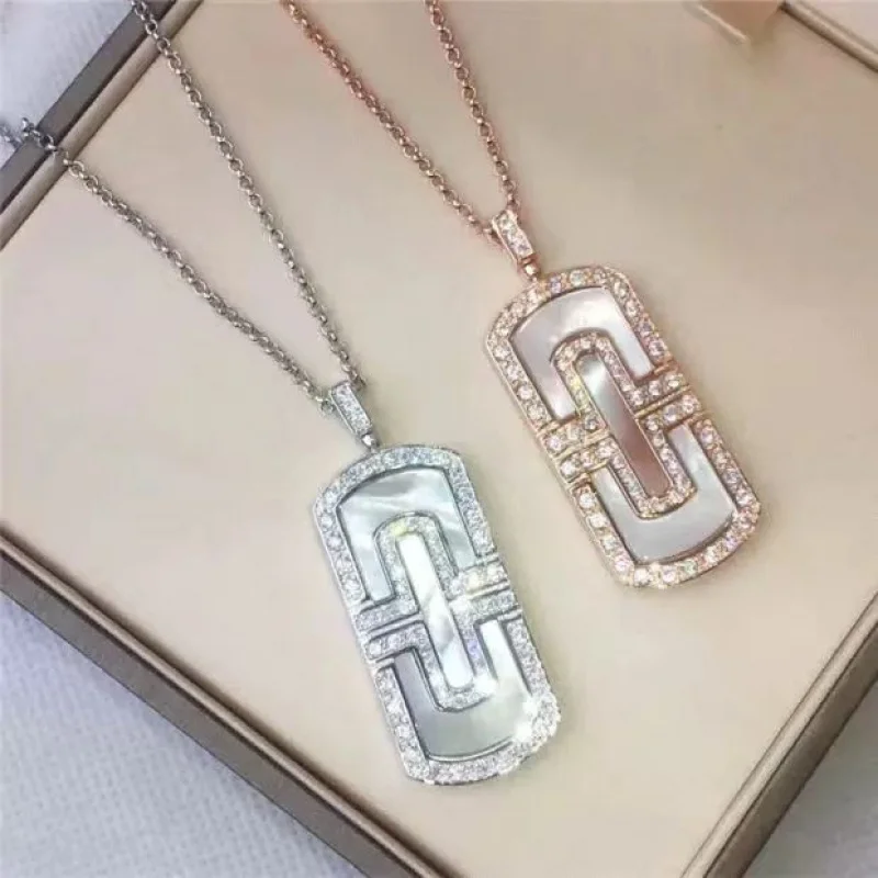 High-quality 925 sterling silver zircon luxury necklace, cool and sophisticated style, suitable for both men and women.
High-quality 925 sterling silver zircon luxury necklace, cool and sophisticated style, suitable for both men and women.