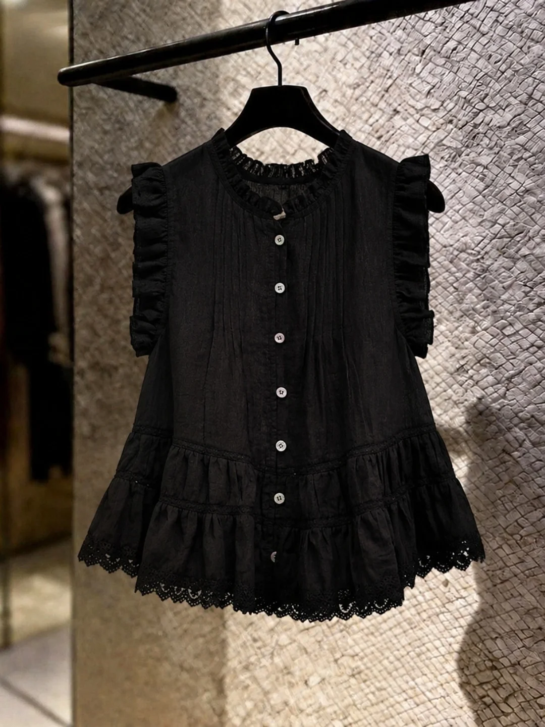 Trendy Design Single Button Lace Patchwork Vest Summer Anti-Aging Slimming Sleeveless Top Korean Style Straight Cut Silk
Trendy Design Single Button Lace Patchwork Vest Summer Anti-Aging Slimming Sleeveless Top Korean Style Straight Cut Silk