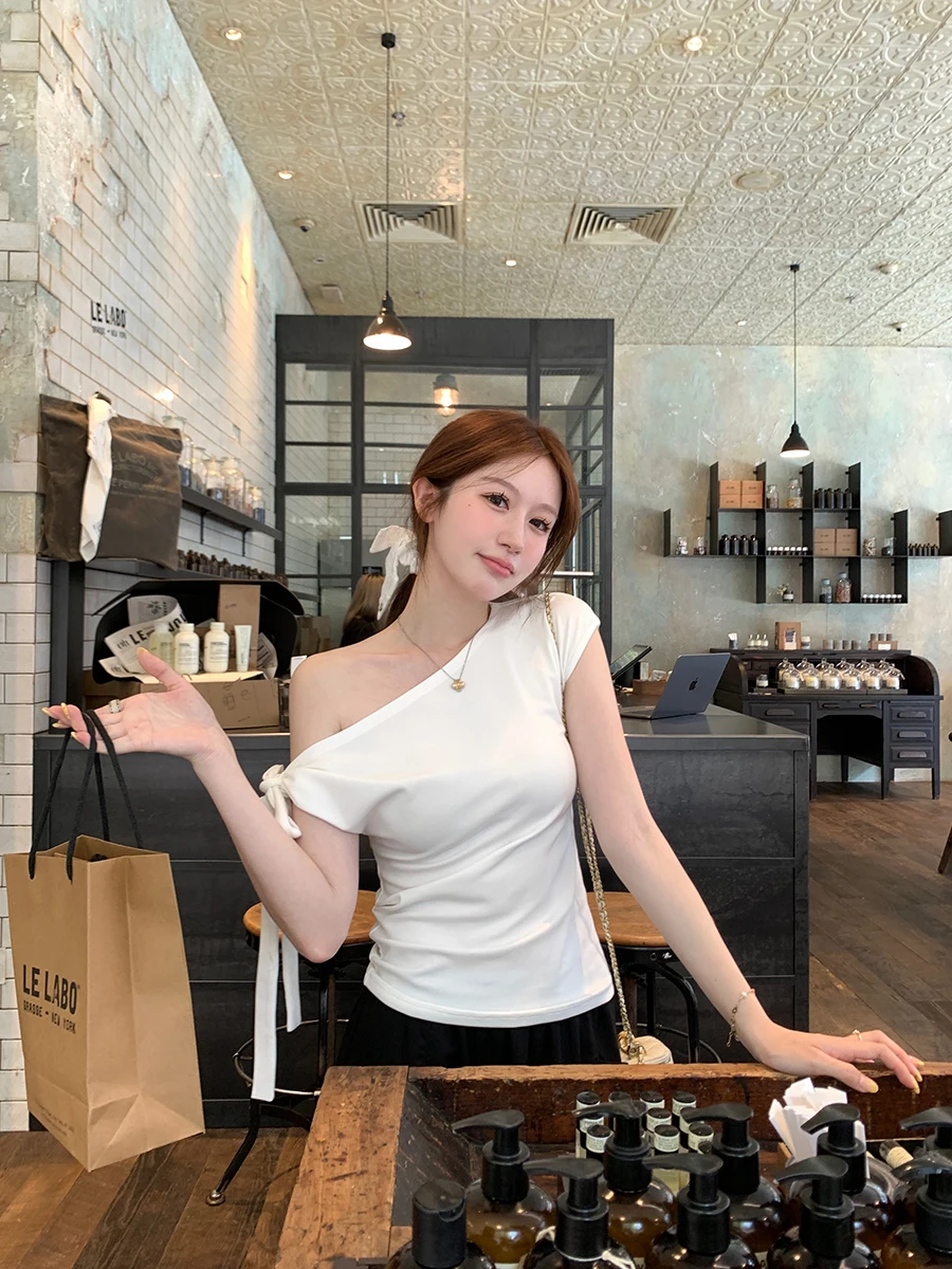 YANUOYU Sweet Baily Women's Slim Fit ort Sve T-irt Asymmetric oulder Bow Tie Versatile Summer Cotton Blend Top
YANUOYU Sweet Baily Women's Slim Fit ort Sve T-irt Asymmetric oulder Bow Tie Versatile Summer Cotton Blend Top