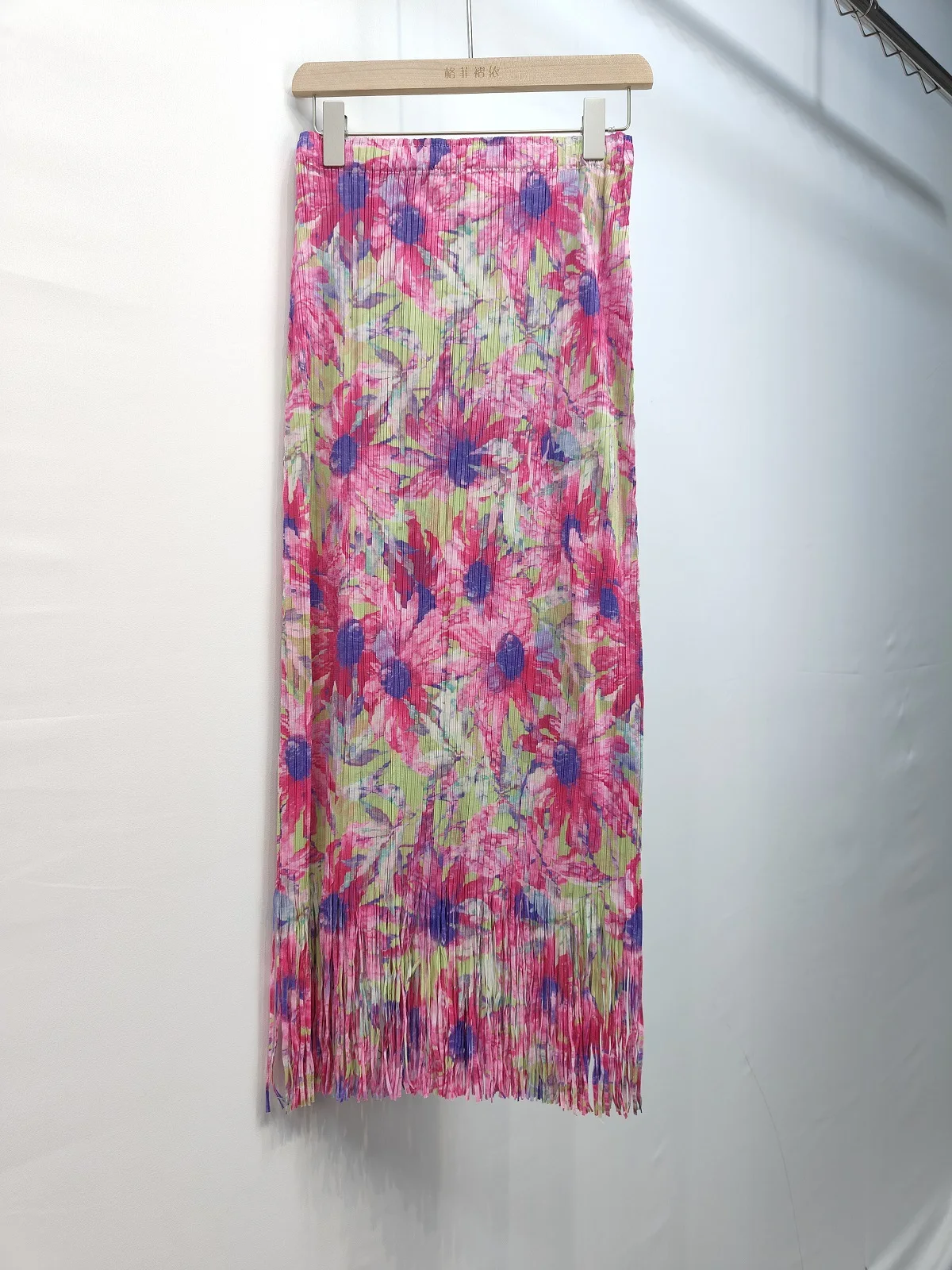 Miyake Pleated Printed Half Skirt 2025 Summer New Fashion Premium Temperament Medium Long Straight Hip Tassel A-line Skirt
Miyake Pleated Printed Half Skirt 2025 Summer New Fashion Premium Temperament Medium Long Straight Hip Tassel A-line Skirt