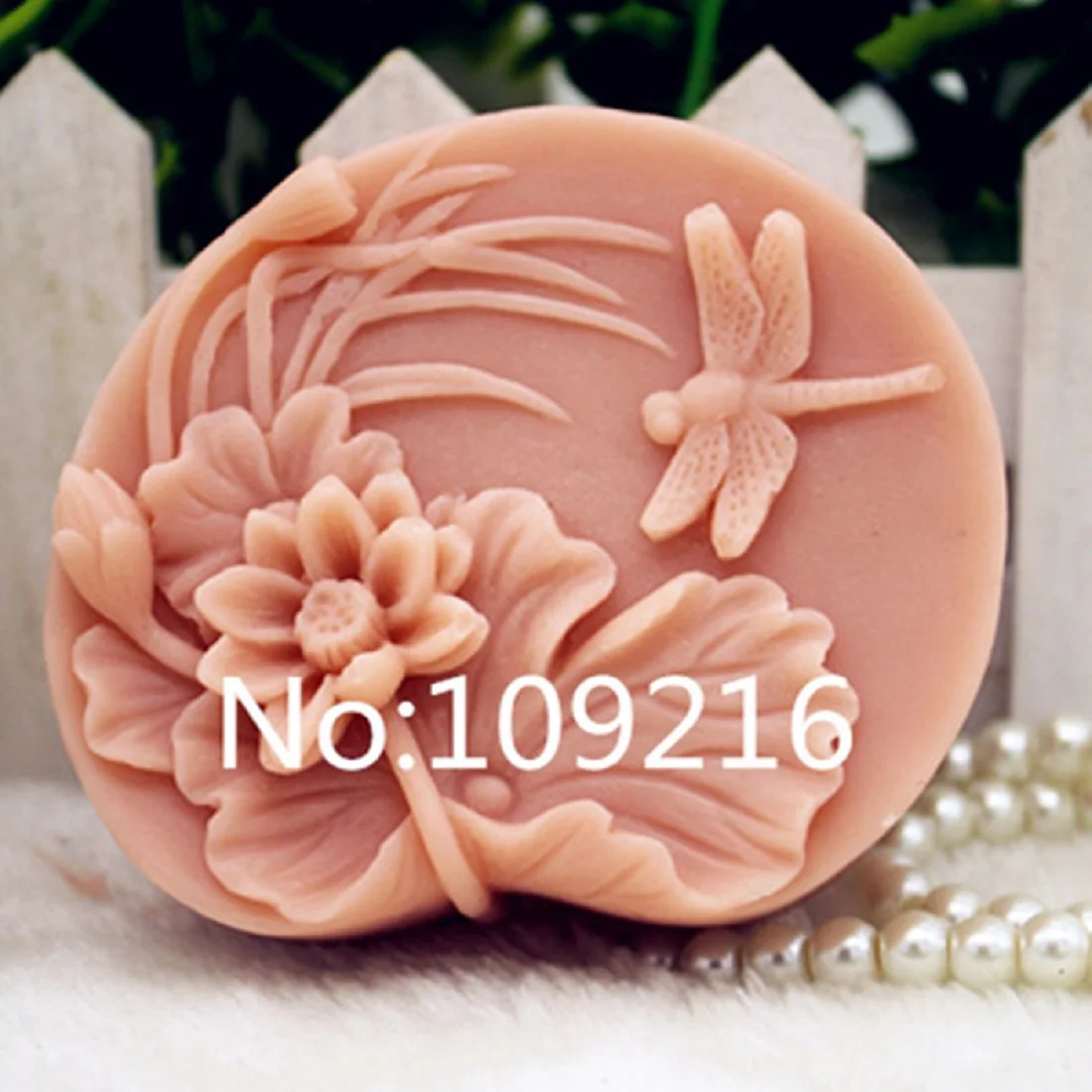 1pcs Lotus and Dragonfly (zx334) Food Grade Silicone Handmade Soap Mold Crafts DIY Mould
1pcs Lotus and Dragonfly (zx334) Food Grade Silicone Handmade Soap Mold Crafts DIY Mould
