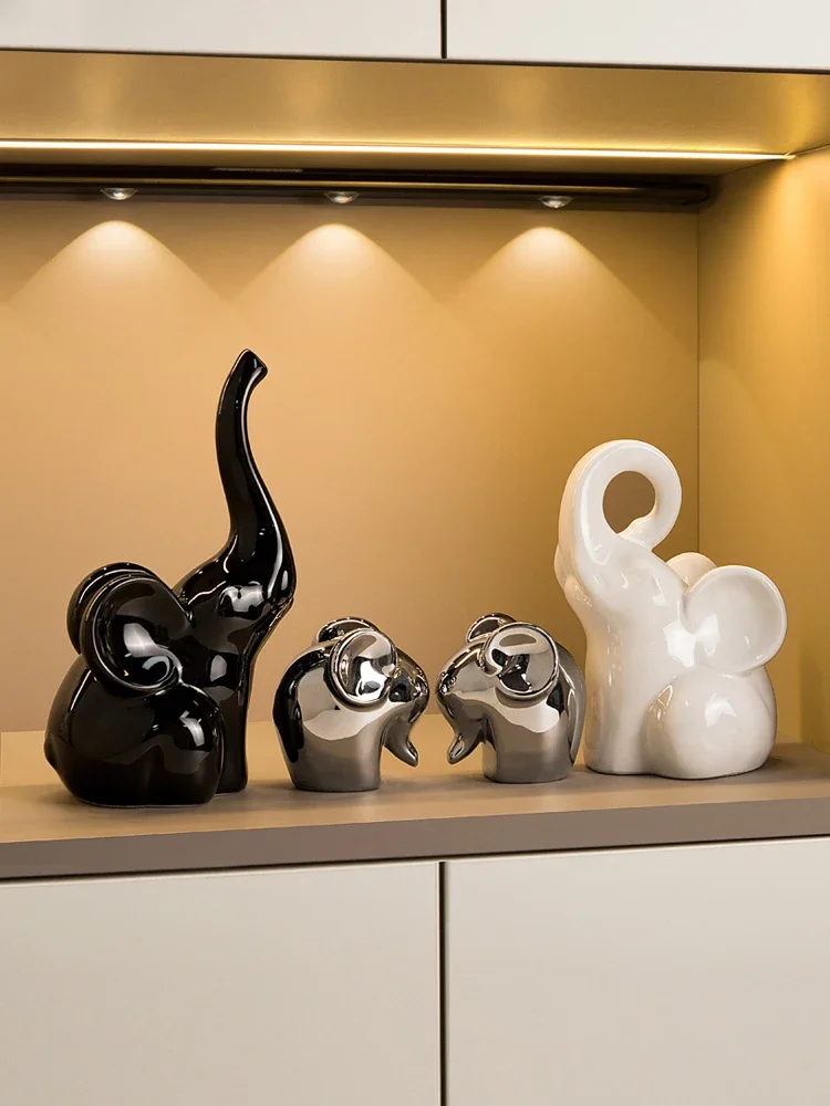 Luxury modern porch desktop ornaments home living room wine cabinet TV cabinet decorations creative housewarming gift.
Luxury modern porch desktop ornaments home living room wine cabinet TV cabinet decorations creative housewarming gift.