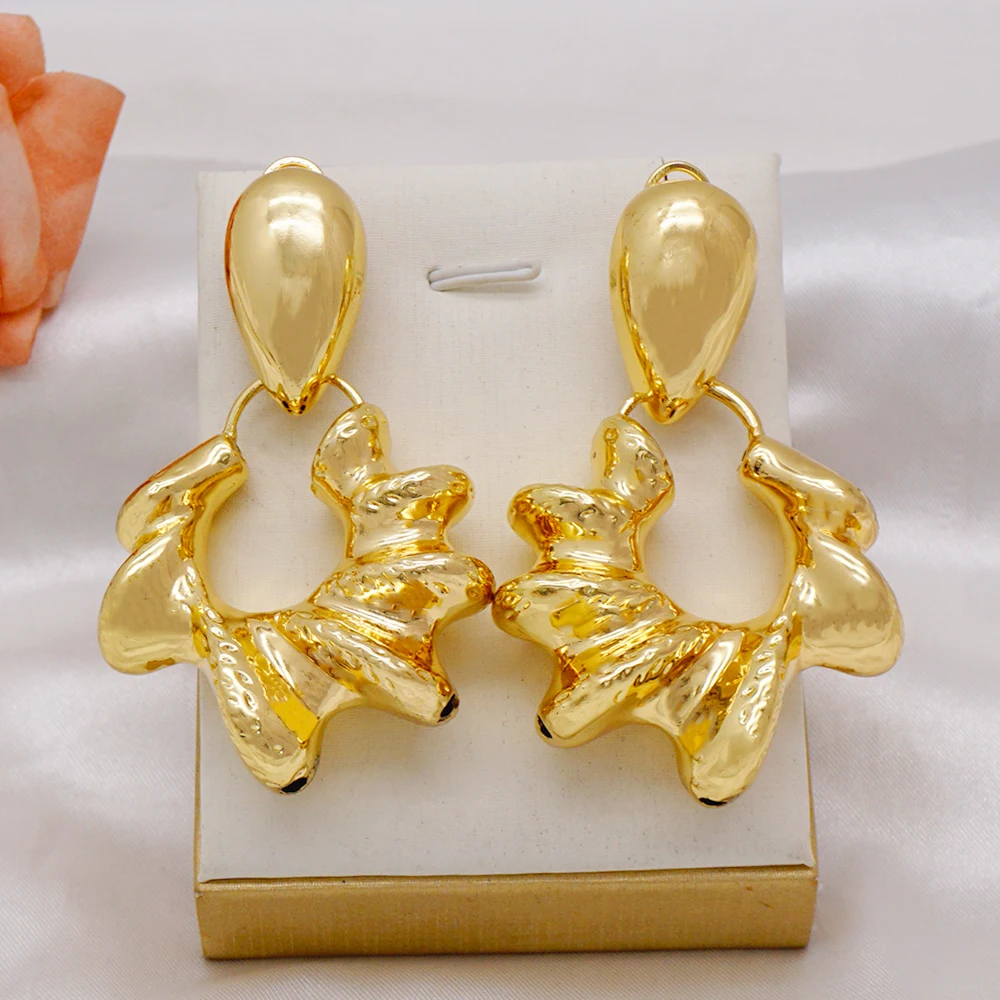 2021 New Fashion Copper Hoop Earrings For Women Large Style High Quality For Wedding Party Gifts Trendy Jewelry
2021 New Fashion Copper Hoop Earrings For Women Large Style High Quality For Wedding Party Gifts Trendy Jewelry