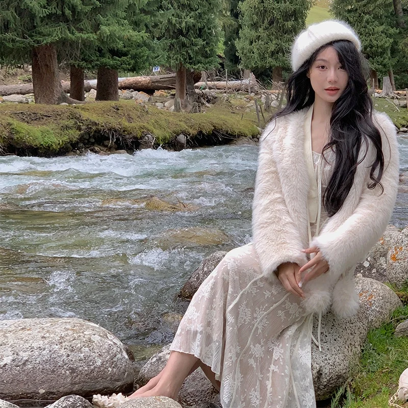 Экологичное оригинальное пальто из искусственного меха с V-образным вырезом для женщин, модное, для повседневной носки, осенне-зимняя верхняя одежда
Экологичное оригинальное пальто из искусственного меха с V-образным вырезом для женщин, модное, для повседневной носки, осенне-зимняя верхняя одежда