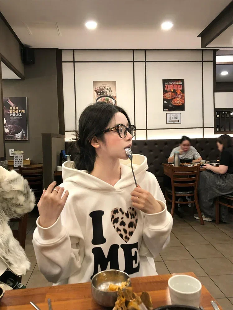 Women Hoodies Leopard Print Letters Hood White Hoodie Women Autumn and Winter Thickened Loose Pullover Sweater
Women Hoodies Leopard Print Letters Hood White Hoodie Women Autumn and Winter Thickened Loose Pullover Sweater