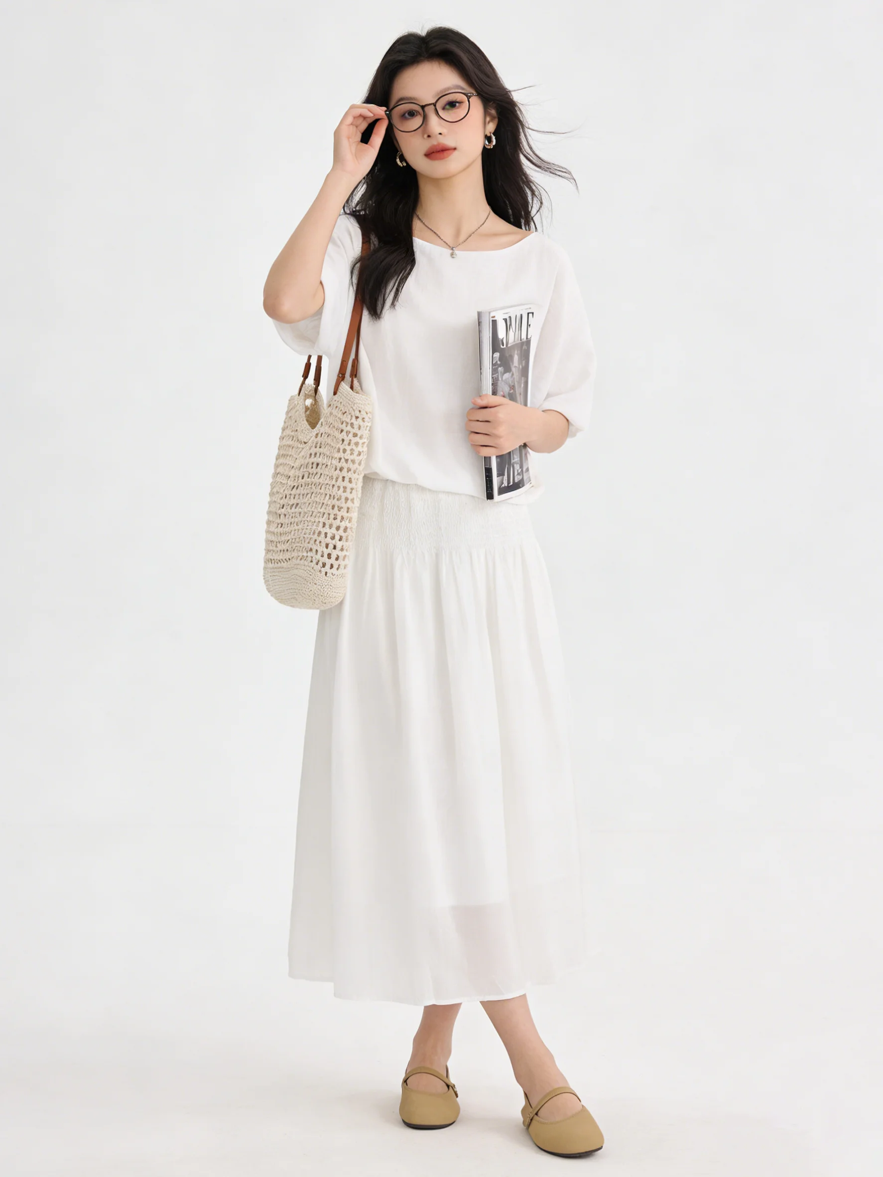 Summer Vacation Gentle Wind Women's Two-Piece Set High Waist Half Skirt Bubble Sleeve Shirt Age-Defying Elegant Fashion Ensemble
Summer Vacation Gentle Wind Women's Two-Piece Set High Waist Half Skirt Bubble Sleeve Shirt Age-Defying Elegant Fashion Ensemble