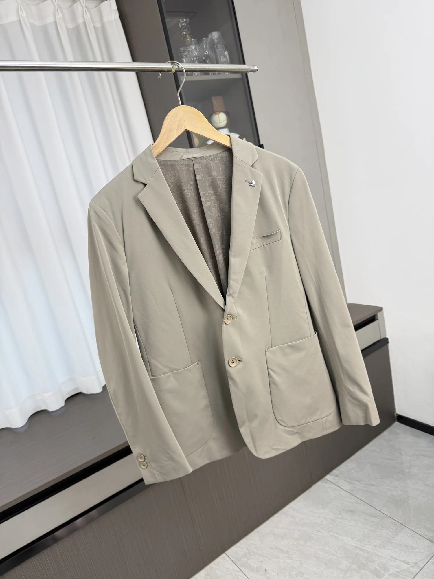 H Home Bamboo Charcoal Fiber Men's Casual Suit Jacket Soft Comfortable Spring Fashion Outerwear Elegant Plain Pattern
H Home Bamboo Charcoal Fiber Men's Casual Suit Jacket Soft Comfortable Spring Fashion Outerwear Elegant Plain Pattern