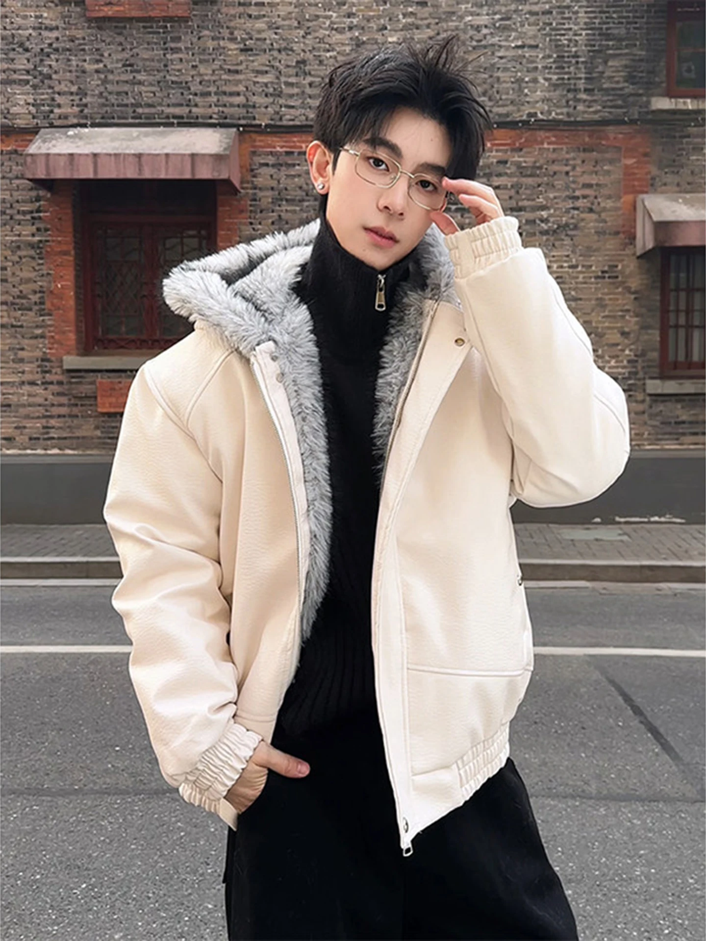 Мужская зимняя утепленная куртка из искусственной кожи с узором «белый личи» и хлопковой подкладкой, в стиле «Волчий тон» и «Горный орел», американского стиля
Мужская зимняя утепленная куртка из искусственной кожи с узором «белый личи» и хлопковой подкладкой, в стиле «Волчий тон» и «Горный орел», американского стиля