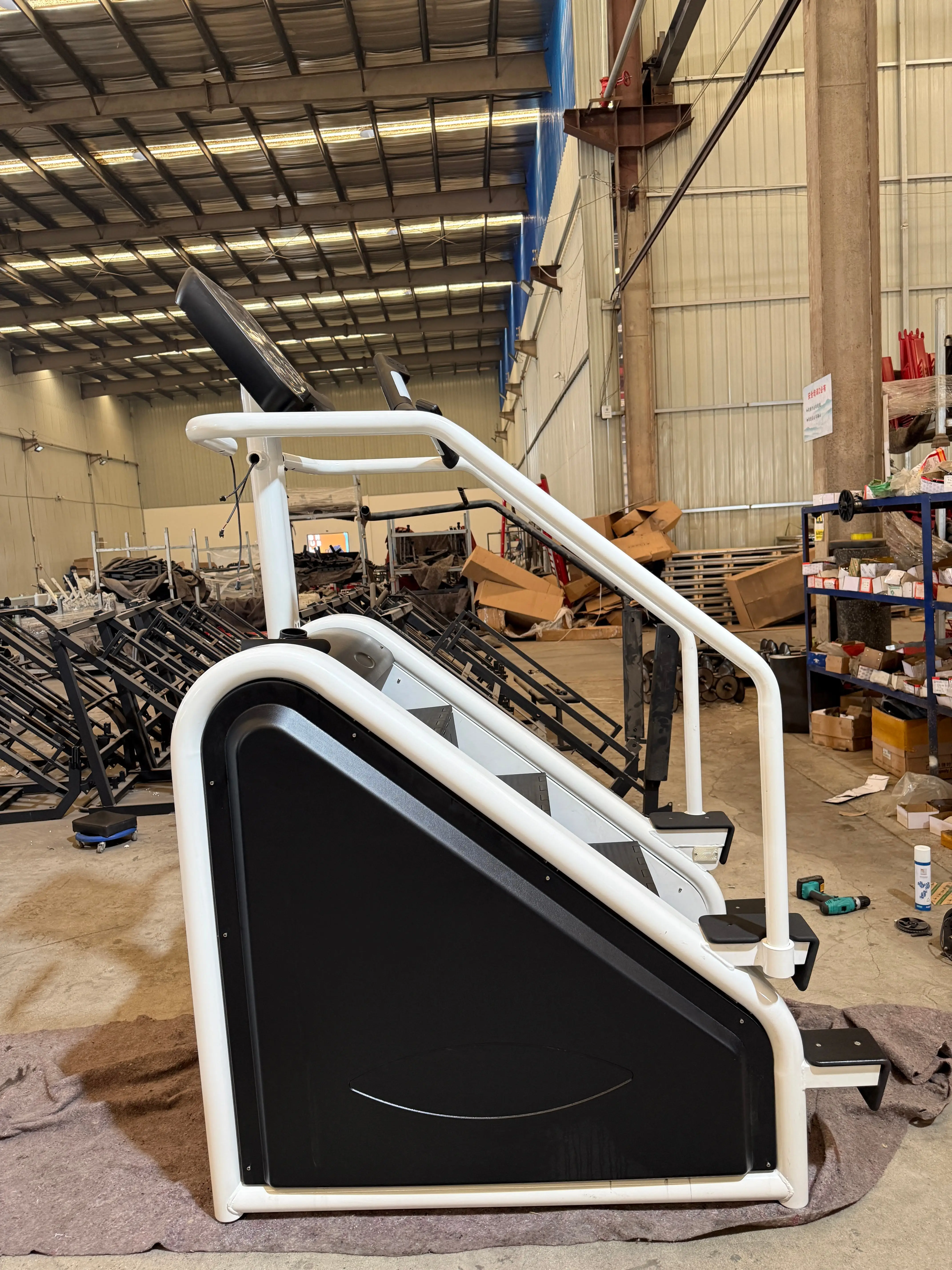 Commercial Factory Price Stair Master Gym Fitness Equipment Sensing Electric Stair Stepper
Commercial Factory Price Stair Master Gym Fitness Equipment Sensing Electric Stair Stepper