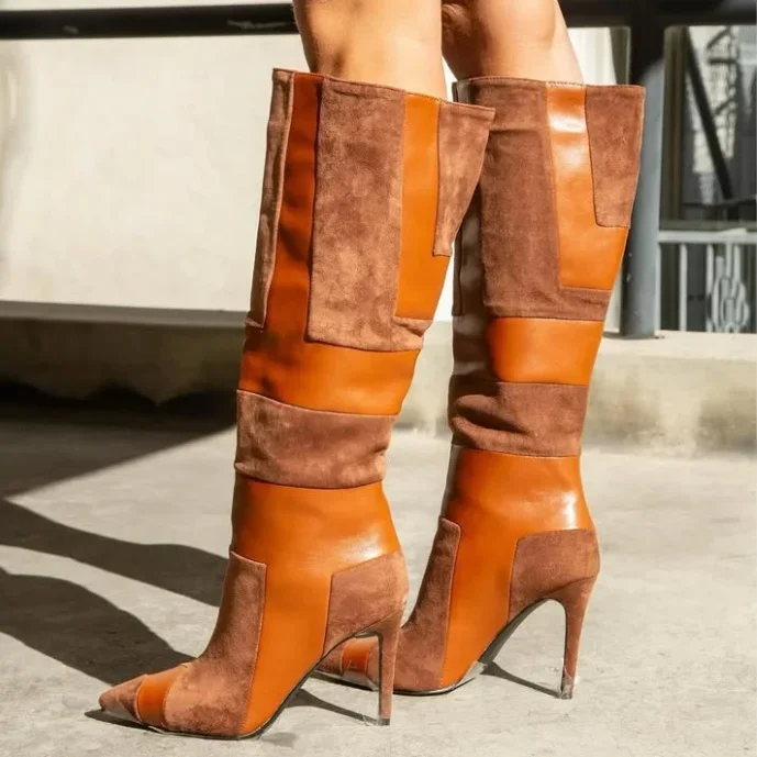 Замшевые коричневые лоскутные ботинки на шпильке с острым носком, кожаные высокие сапоги с квадратным узором, женские сапоги до колена на шпильке 
Замшевые коричневые лоскутные ботинки на шпильке с острым носком, кожаные высокие сапоги с квадратным узором, женские сапоги до колена на шпильке