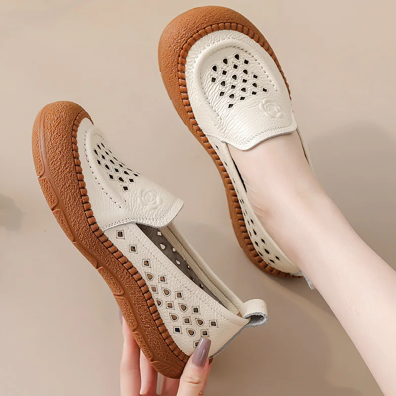 Newest cowhide leather flats woman summer hollowed moccasins women's embossed rose luxury ballet flats ladies concise lazy shoes
Newest cowhide leather flats woman summer hollowed moccasins women's embossed rose luxury ballet flats ladies concise lazy shoes