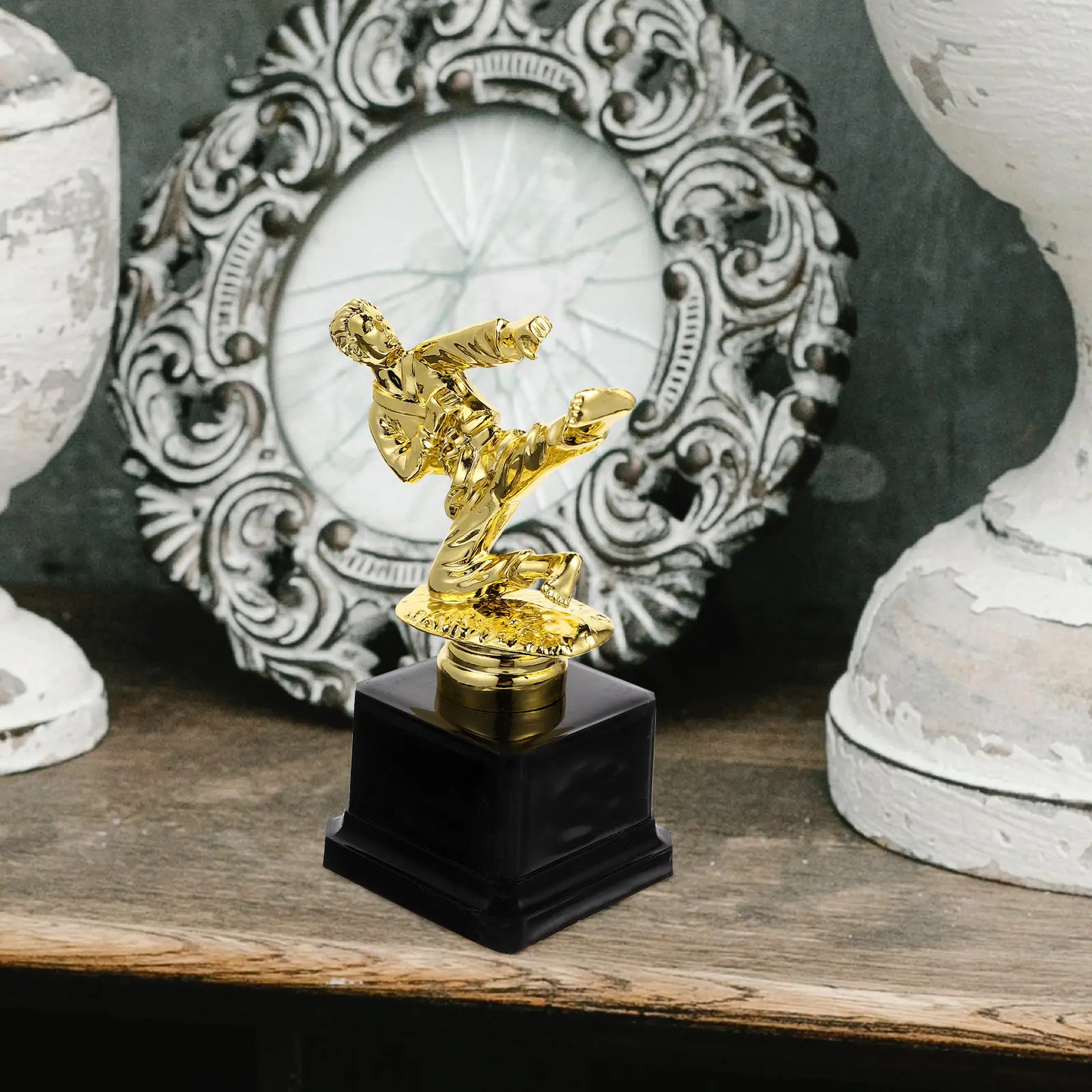 Кубок-трофей для награждения победителей в соревнованиях по боевым искусствам, для праздничных мероприятий, признаний победителей, школьных церемоний, декоративный элемент
Кубок-трофей для награждения победителей в соревнованиях по боевым искусствам, для праздничных мероприятий, признаний победителей, школьных церемоний, декоративный элемент