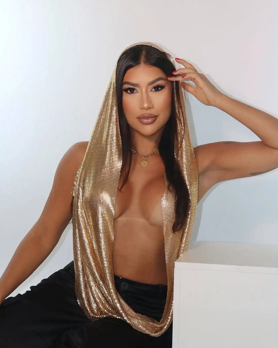 Gold Rhinestone Mesh Halter Top Sexy See Through Vest Women Festival Rave Party Clubwear Lingerie Body Chain Jewelry
Gold Rhinestone Mesh Halter Top Sexy See Through Vest Women Festival Rave Party Clubwear Lingerie Body Chain Jewelry