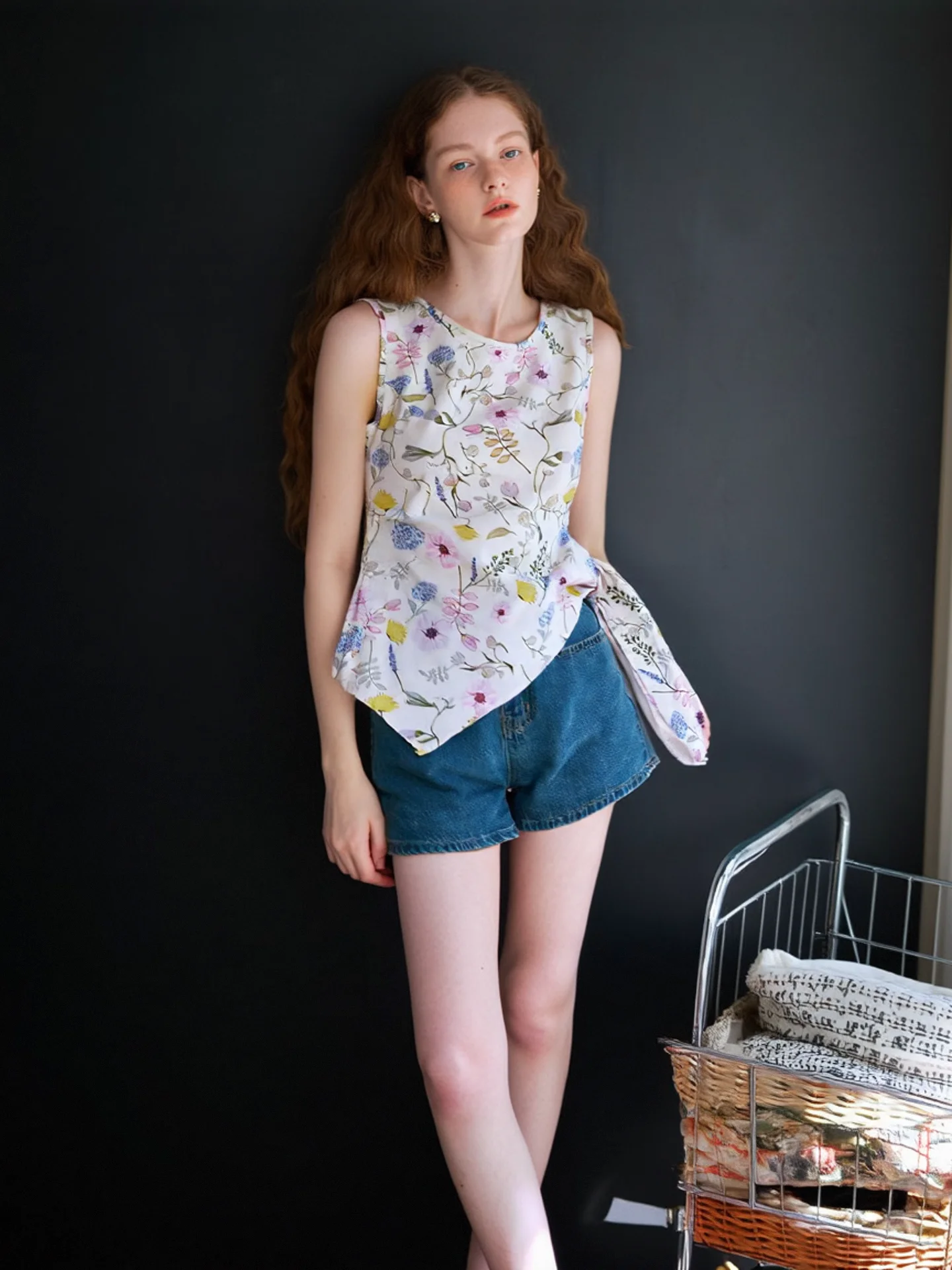 HUAAPPUW Women's Asymmetric Design Hand-Painted Print Vest Top Casual Cotton Summer Fashion Personalized Style round Neck
HUAAPPUW Women's Asymmetric Design Hand-Painted Print Vest Top Casual Cotton Summer Fashion Personalized Style round Neck