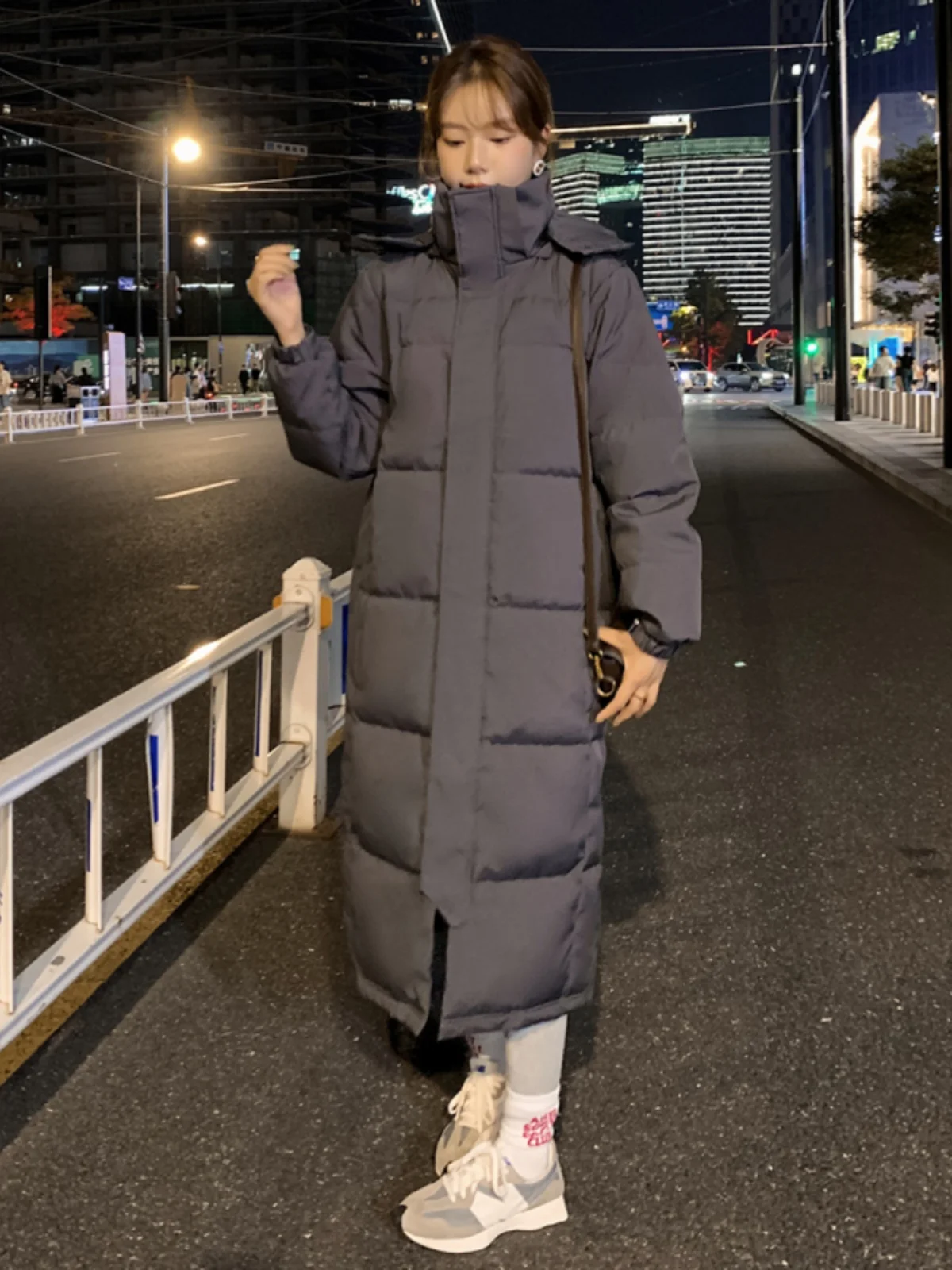 2024 Winter Long Over-Knee Cotton Jaet for Couples Women's Art Exam Outerwear Sweet Sle Fitted Design Polyester Fabric
2024 Winter Long Over-Knee Cotton Jaet for Couples Women's Art Exam Outerwear Sweet Sle Fitted Design Polyester Fabric