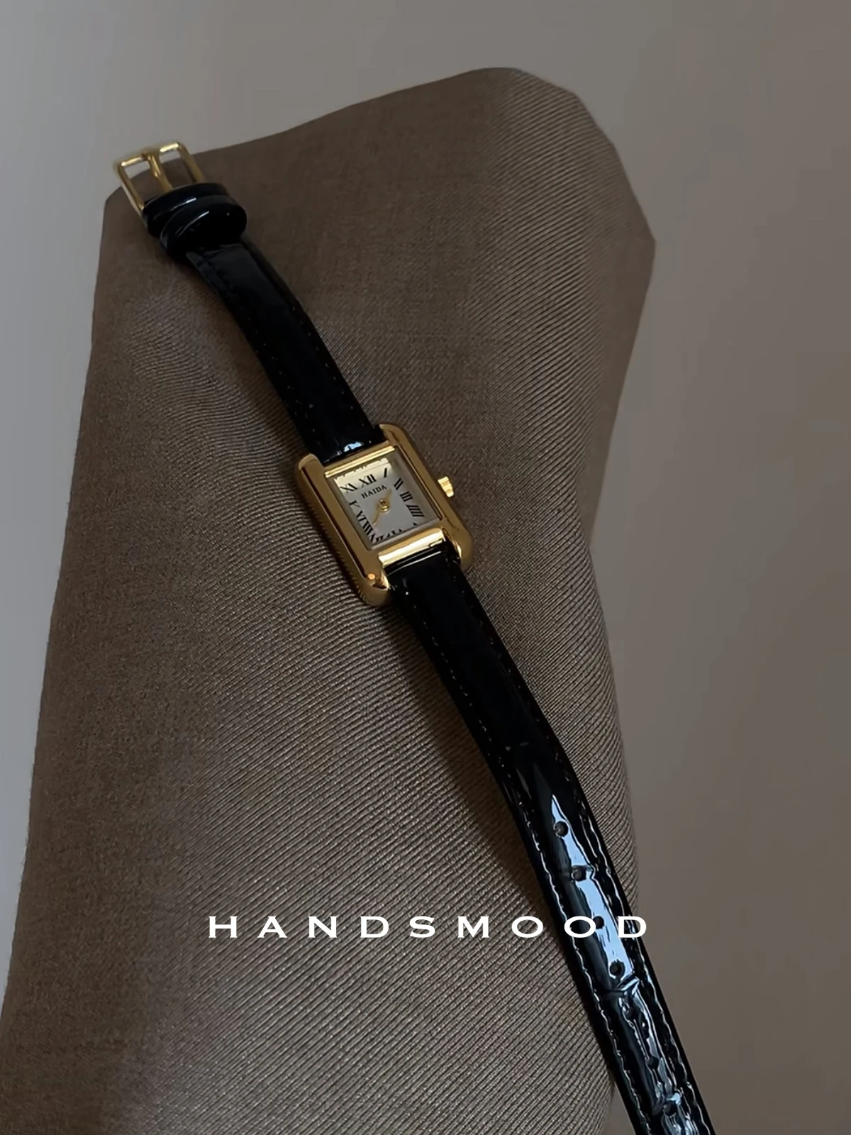 New blackand gold square dial women's leather watch with a stylishsophisticatedand versatile designfashionable quartz wristwatch
New blackand gold square dial women's leather watch with a stylishsophisticatedand versatile designfashionable quartz wristwatch