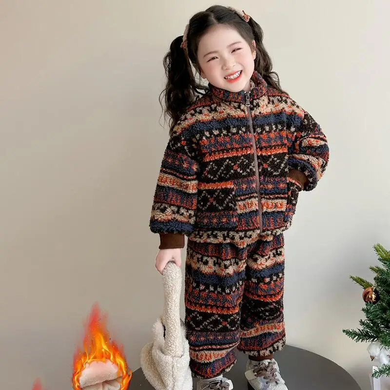 Утепленное пальто для девочек, брюки, комплект из двух предметов, зима-осень, топы, куртка на молнии, спортивная одежда, детская кавайная мода, новый стиль, повседневная одежда
Утепленное пальто для девочек, брюки, комплект из двух предметов, зима-осень, топы, куртка на молнии, спортивная одежда, детская кавайная мода, новый стиль, повседневная одежда