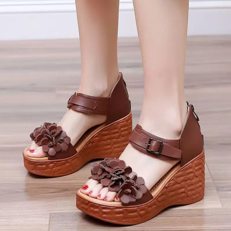 Women Genuine Leather Wedges Flowers Sandals Summer New Thick Sole Non Slip One Word Fashionable Lightweight High Heel Sandals
Women Genuine Leather Wedges Flowers Sandals Summer New Thick Sole Non Slip One Word Fashionable Lightweight High Heel Sandals