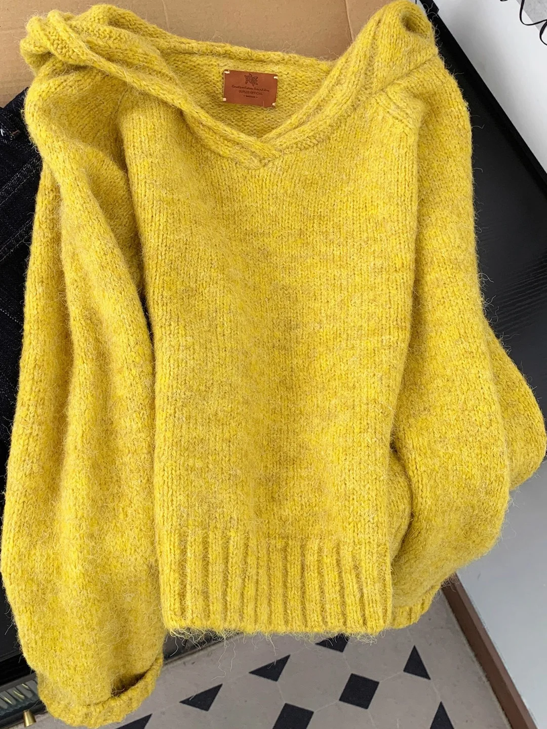 Корейский повседневный мягкий вязаный свитер-бини для женщин, осенне-зимний, свободный, универсальный, в стиле INS, модный тренд
Корейский повседневный мягкий вязаный свитер-бини для женщин, осенне-зимний, свободный, универсальный, в стиле INS, модный тренд