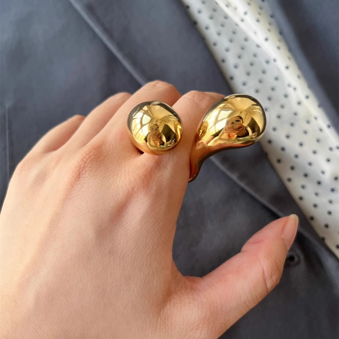 Trendy Chunky Metal Double Water Drop Brass Open Rings for Women Men European American Unique Punk Hip-hop Jewelry Accessories
Trendy Chunky Metal Double Water Drop Brass Open Rings for Women Men European American Unique Punk Hip-hop Jewelry Accessories