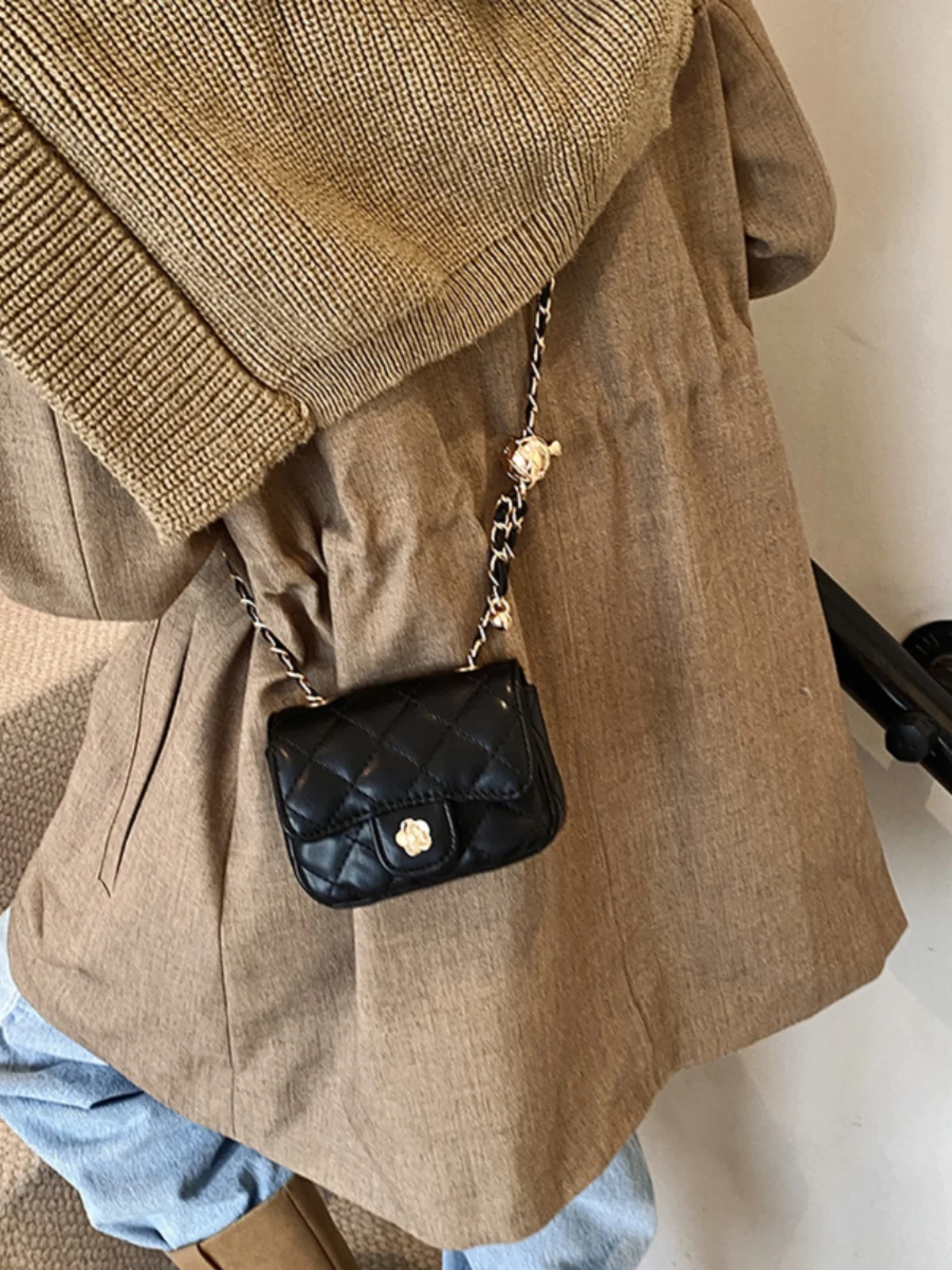 Chic Lipsti Bag Women's 2024 New Faionable Cact Ele Waist Bag High-End Feelings Ins Famous Crossbody Bag
Chic Lipsti Bag Women's 2024 New Faionable Cact Ele Waist Bag High-End Feelings Ins Famous Crossbody Bag