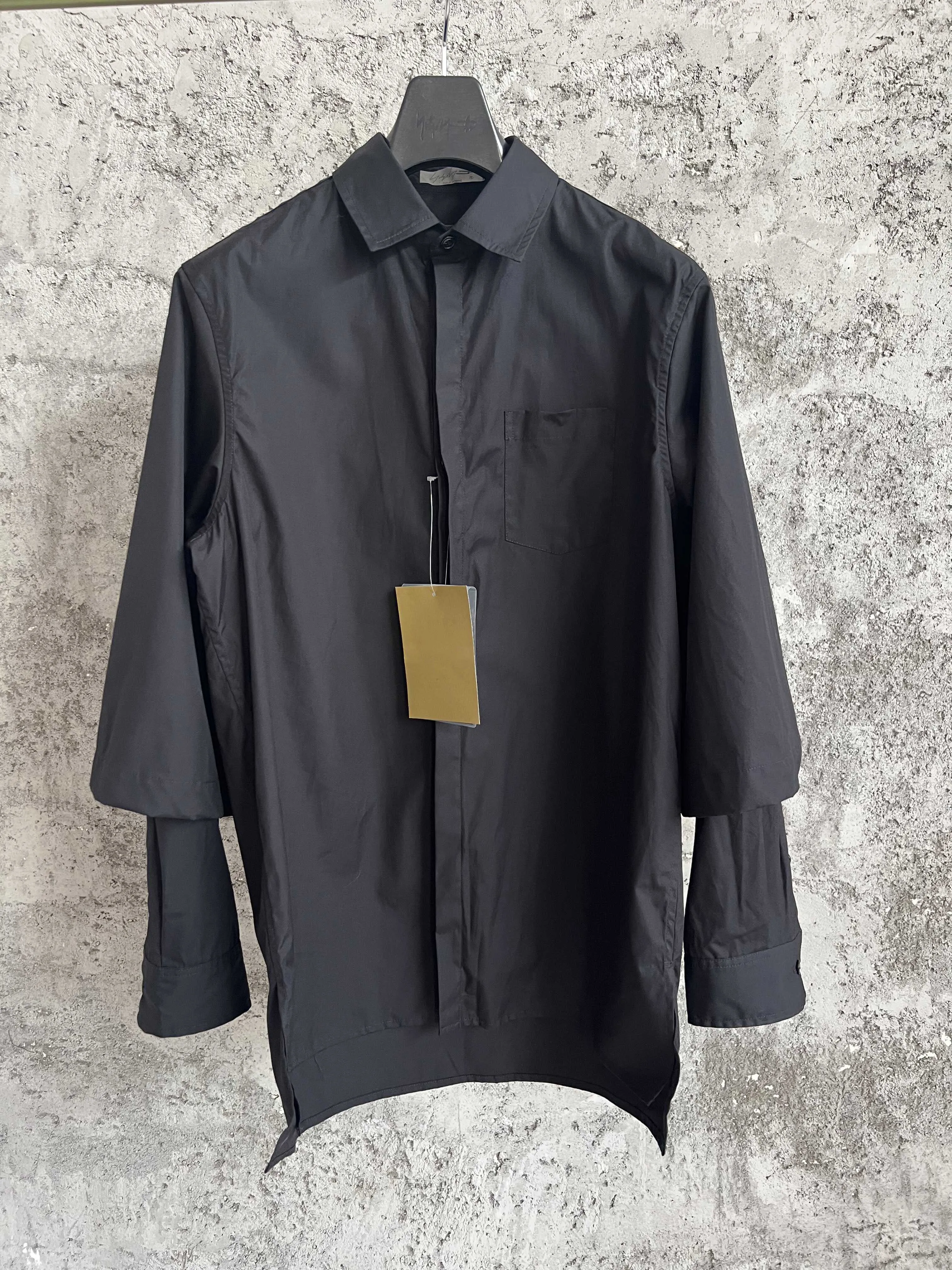 Original design, double-sleeved, casual and simple black shirt, dark and artistic style, niche
Original design, double-sleeved, casual and simple black shirt, dark and artistic style, niche