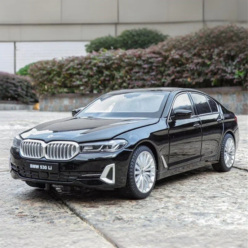 1:24 BMW 5 серии 530i 530LI, модель роскошного автомобиля из сплава, литая под давлением металлическая игрушечная машина, модель автомобиля, имитация звука и света, детские игрушки, подарок
1:24 BMW 5 серии 530i 530LI, модель роскошного автомобиля из сплава, литая под давлением металлическая игрушечная машина, модель автомобиля, имитация звука и света, детские игрушки, подарок