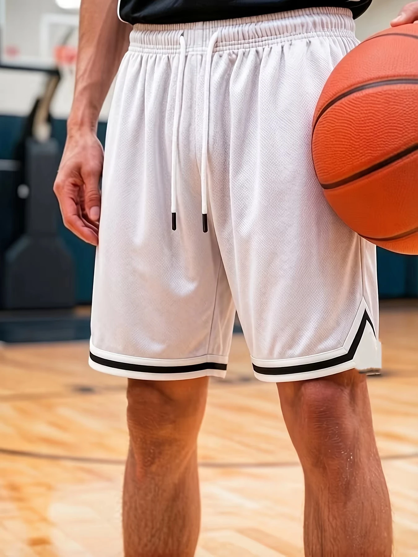 2026 Retro Black White V-Stripe Basketball Shorts Men's Quick Drying Shorts Are Suitable for Daily A Y2K
2026 Retro Black White V-Stripe Basketball Shorts Men's Quick Drying Shorts Are Suitable for Daily A Y2K
