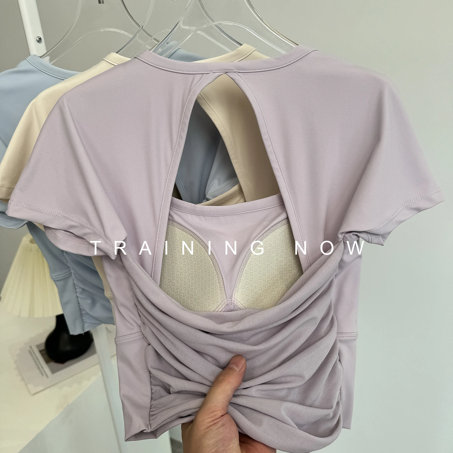 Yoga suit with chest pad for short sleeves for women in summer quick drying breathable professional Pilates training fitness
Yoga suit with chest pad for short sleeves for women in summer quick drying breathable professional Pilates training fitness